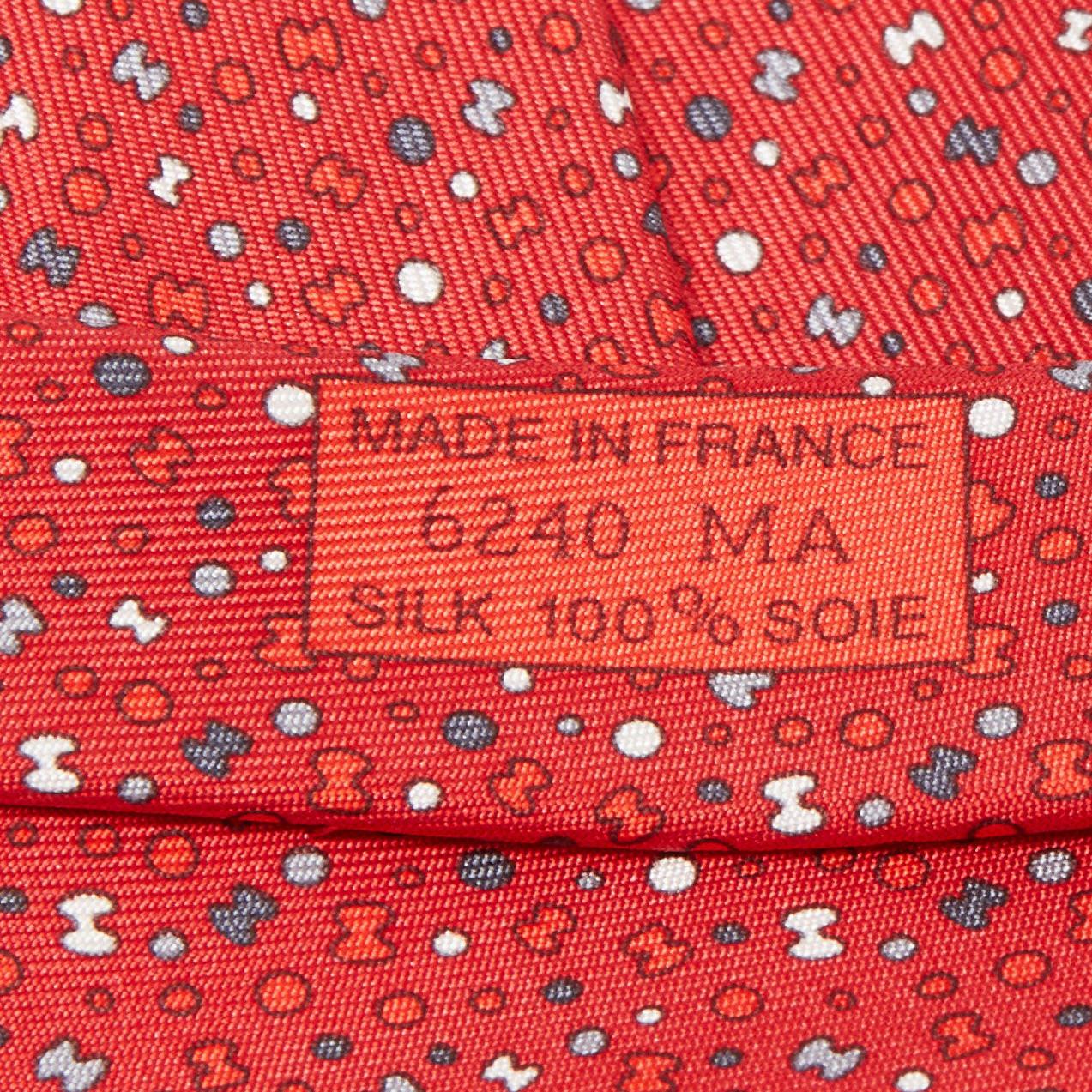Hermès Red 7 Bubble H Printed Silk Slim Tie In Excellent Condition In Dubai, Al Qouz 2