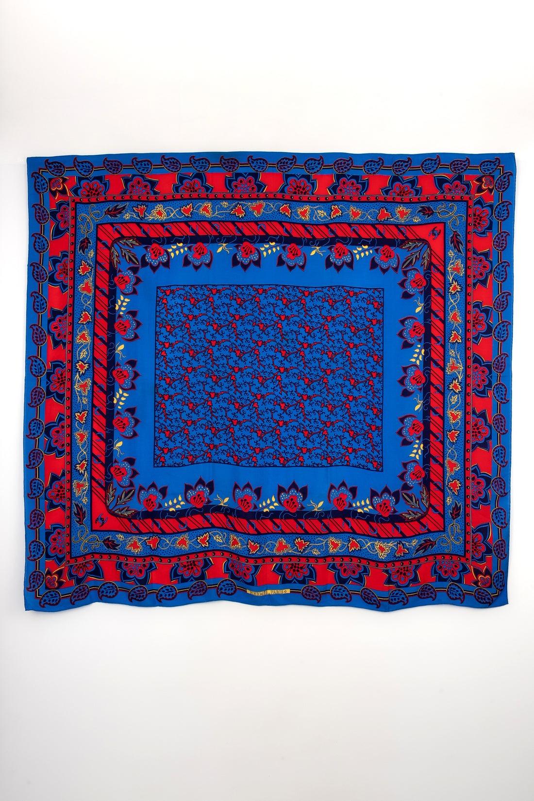 Hermès - (Made in France) Red and blue silk crepe foulard illustrated with the 