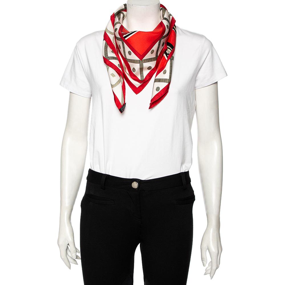 Accessorize your look with this awesome scarf from Hermès. Look effortlessly gorgeous with this beautiful red scarf which is cut from silk and is complete with hemmed edges as well as an interesting print all over.