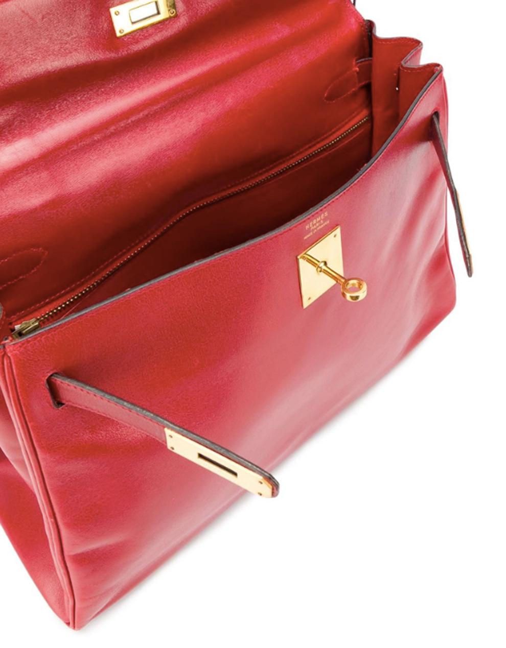 1980s Hermès red box calf leather Kelly tote bag 32cm featuring foldover top with twist-lock closure, a top handle, a trapeze body, plated-gold hardware, an internal slip pocket,  a detachable box calf shoulder strap.
Marked Hermès Paris Made in