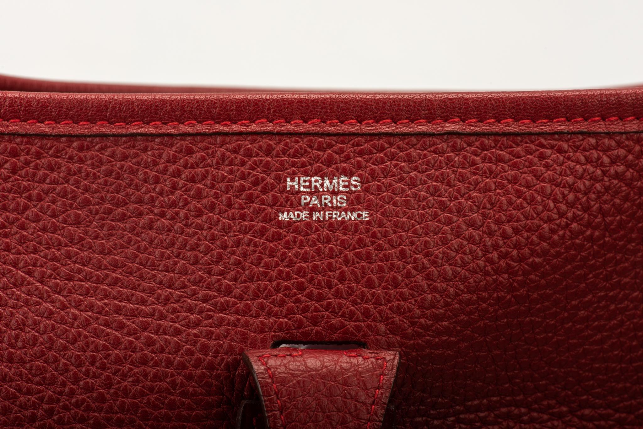 Hermès Red Clemence PM Evelyne Bag In Good Condition In West Hollywood, CA