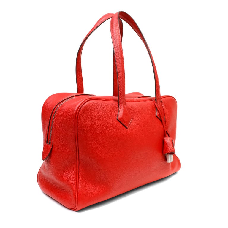 Hermès Red Clemence Victoria II Bag In Good Condition For Sale In Palm Beach, FL