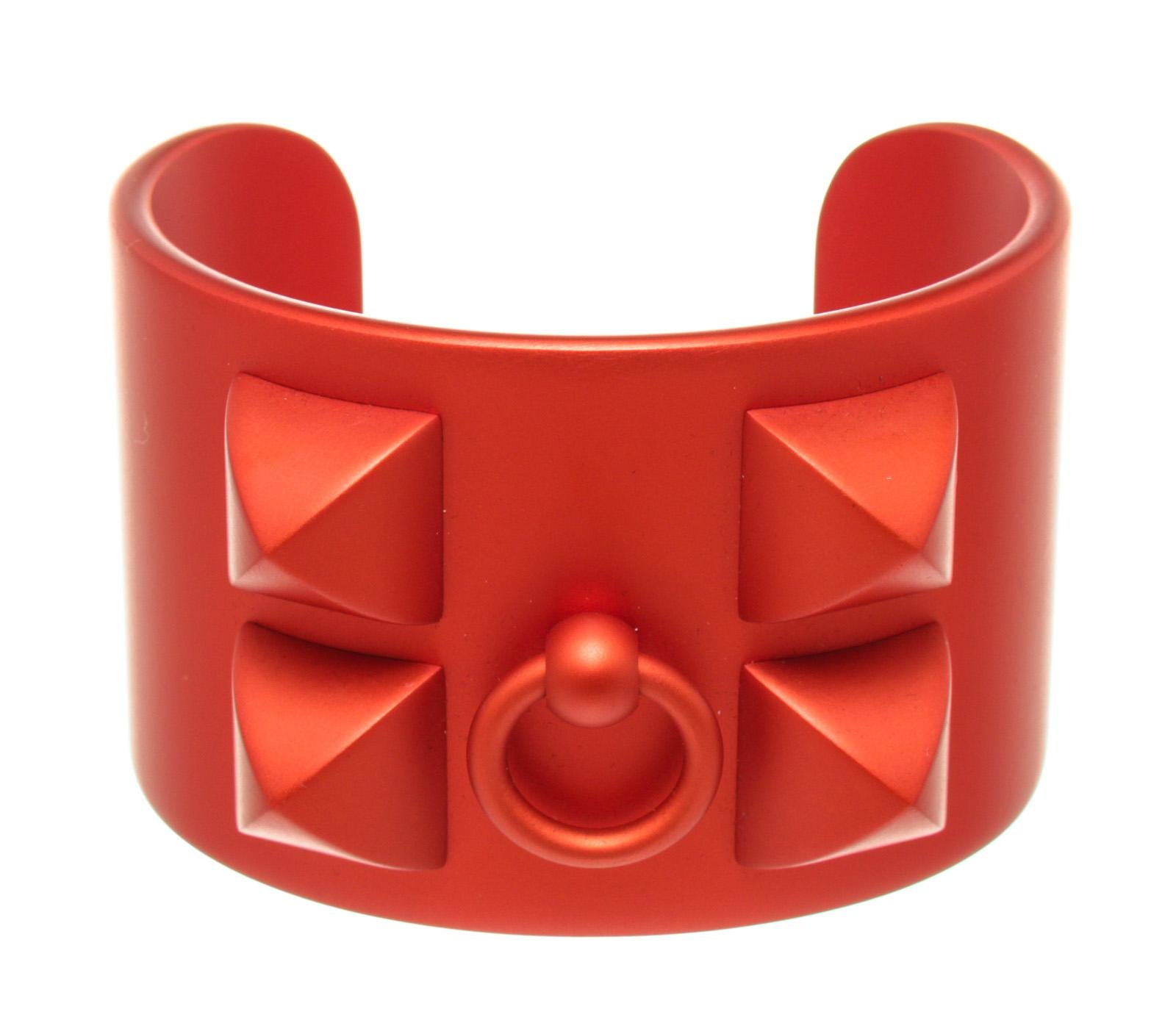 Hermes Collier de Chien Manschettenarmband mit roter, aluminiumbeschichteter Hardware.



46131MSC