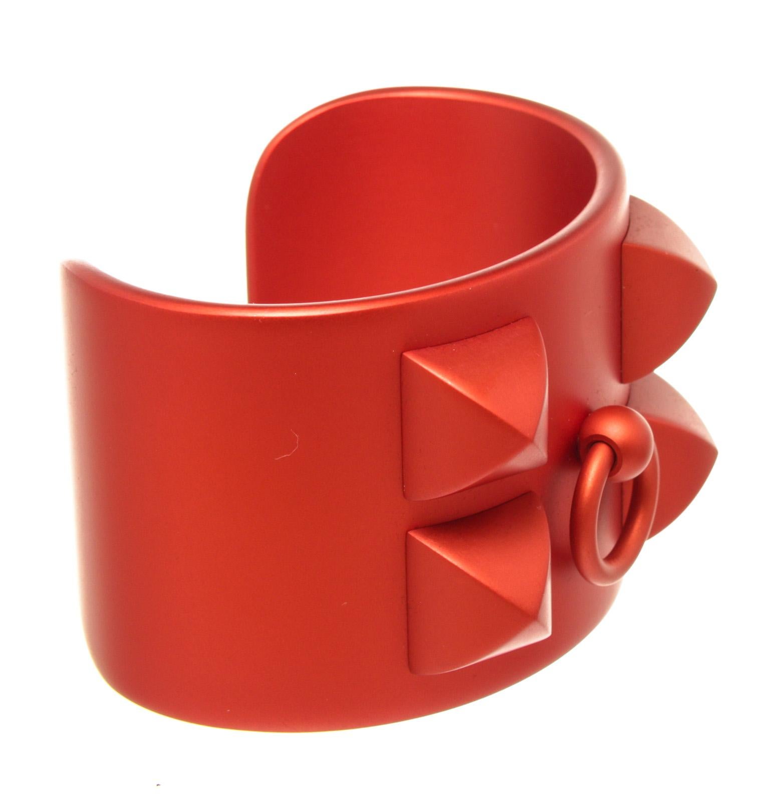 Hermes Rot Collier de Chien CDC Aluminium Manschettenarmband im Zustand „Gut“ in Irvine, CA