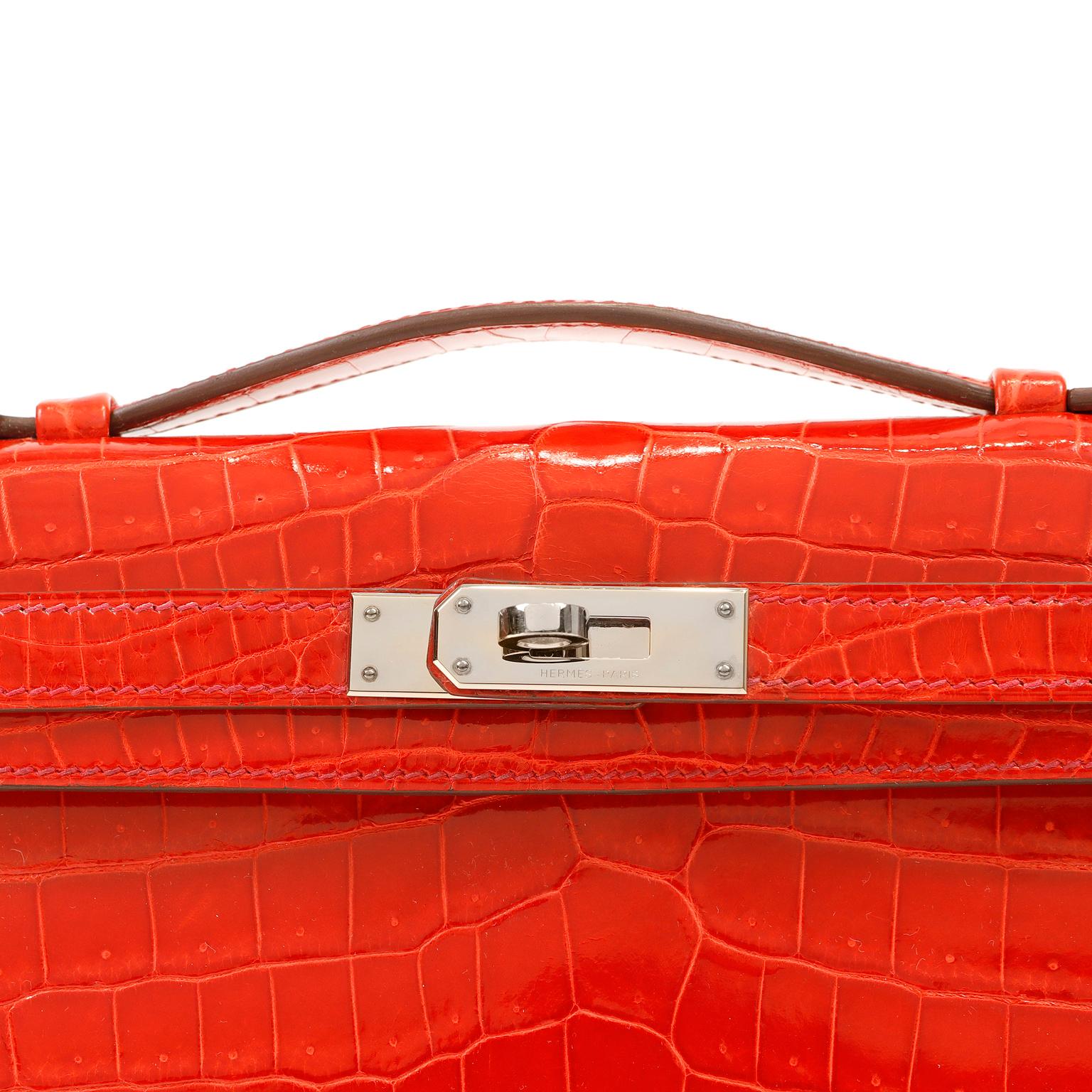 Rouge Hermès - Pochette Kelly en crocodile rouge en vente
