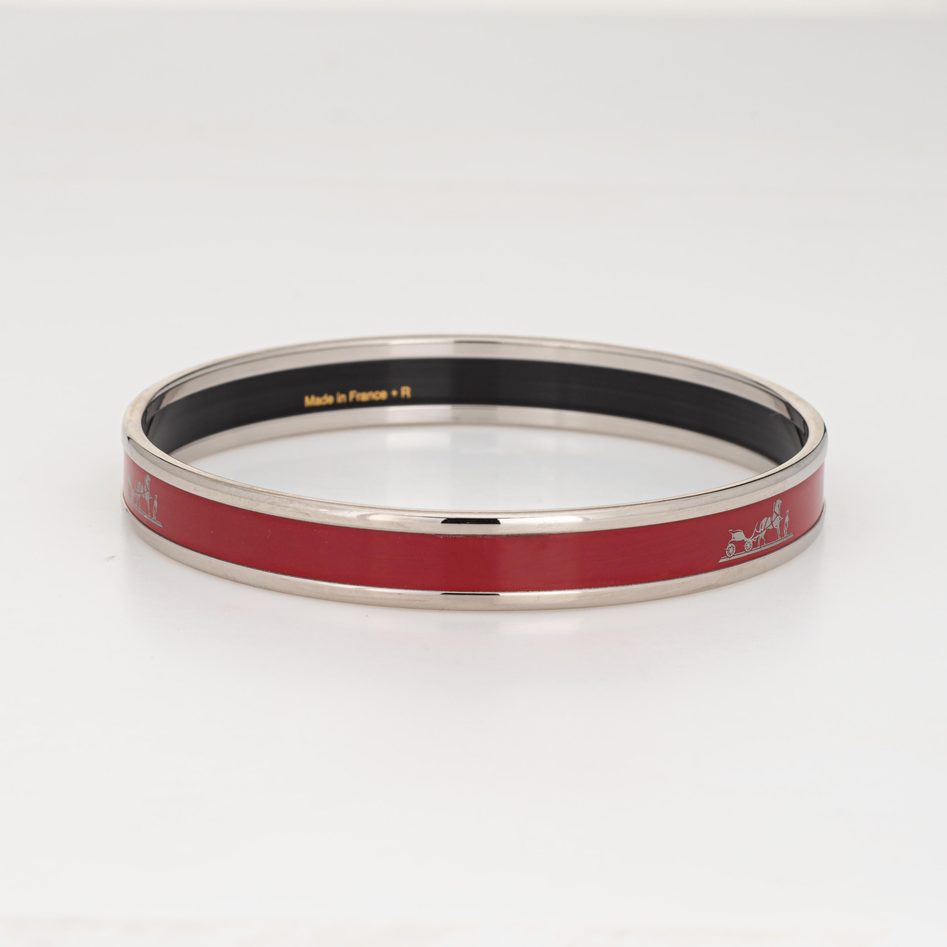 Moderne Hermes Bracelet en émail rouge avec motif de calèche étroit 65 Taille petite en vente