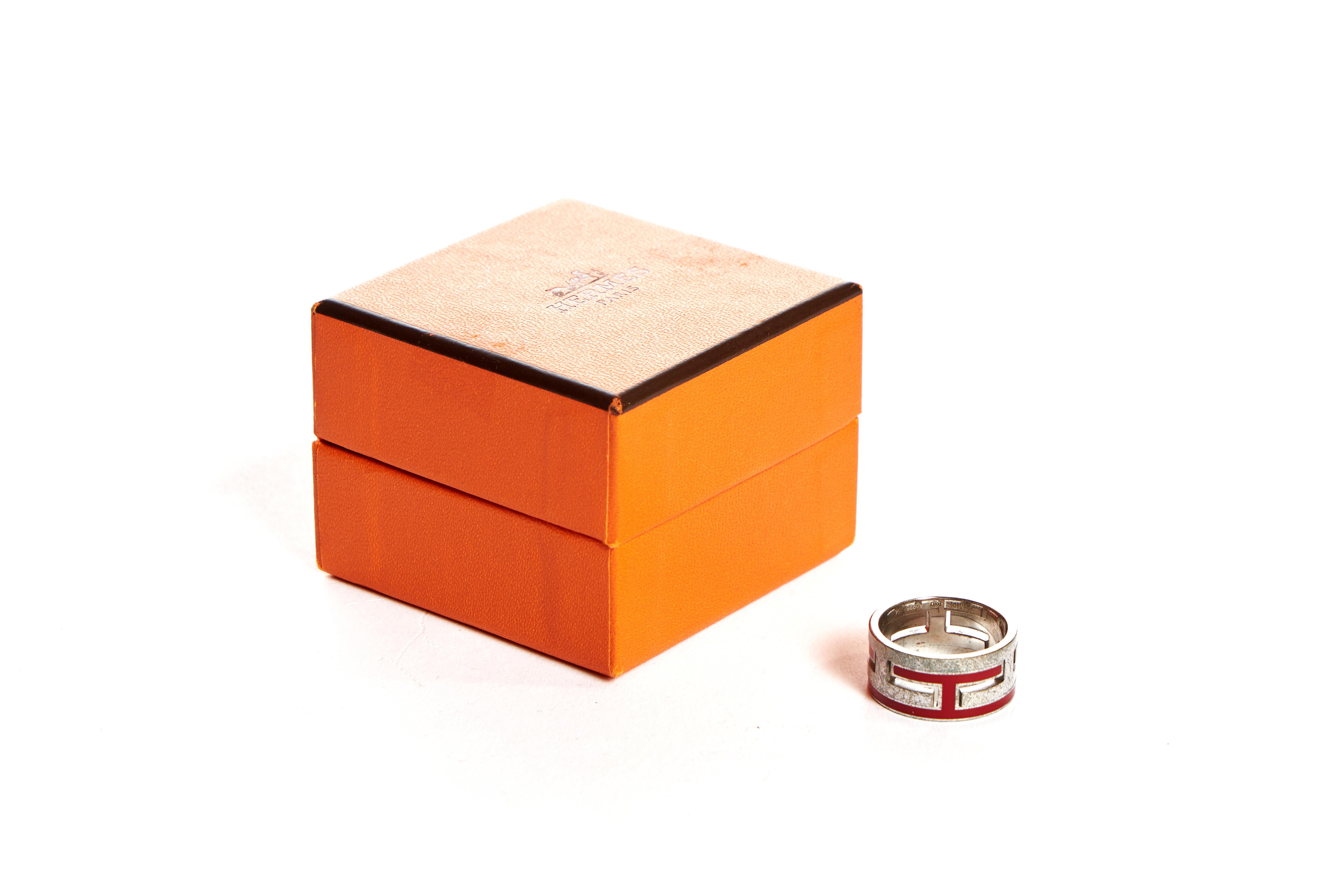 Hermès sterling silver and red enamel H ring. Size 54. Comes with original box. Wear on sterling silver.
