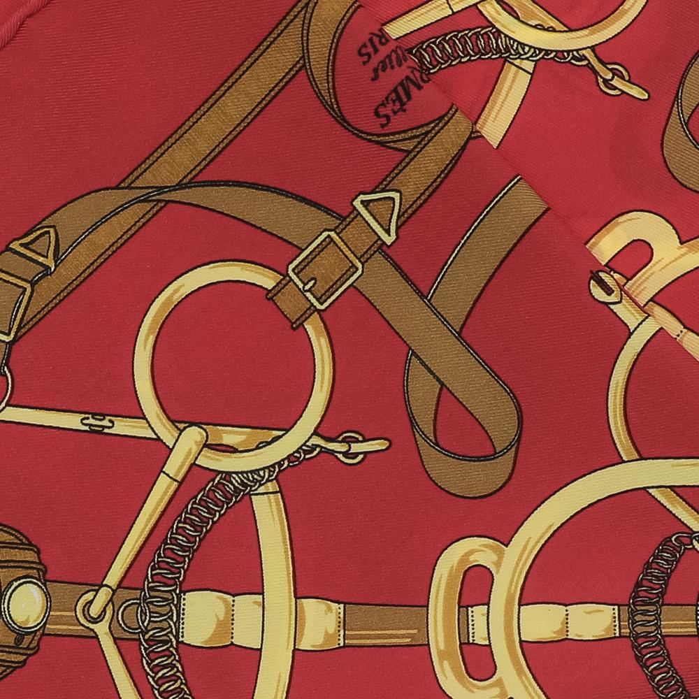 Hermes Sciarpa quadrata in seta rossa Eperon d'Or In condizioni ottime a Dubai, Al Qouz 2