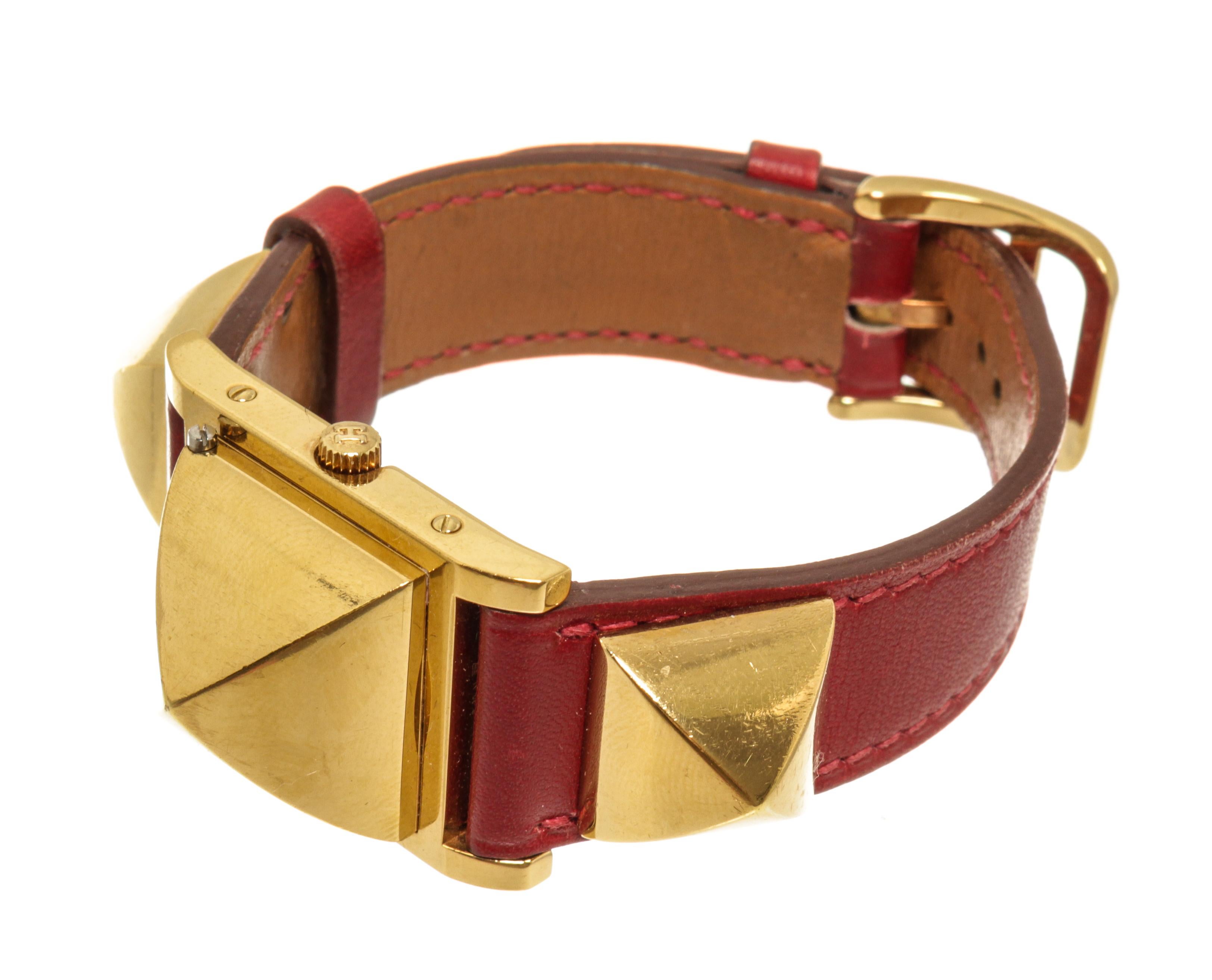 Rote vergoldete und vergoldete Medor-Quarz-Uhr von Hermès 1