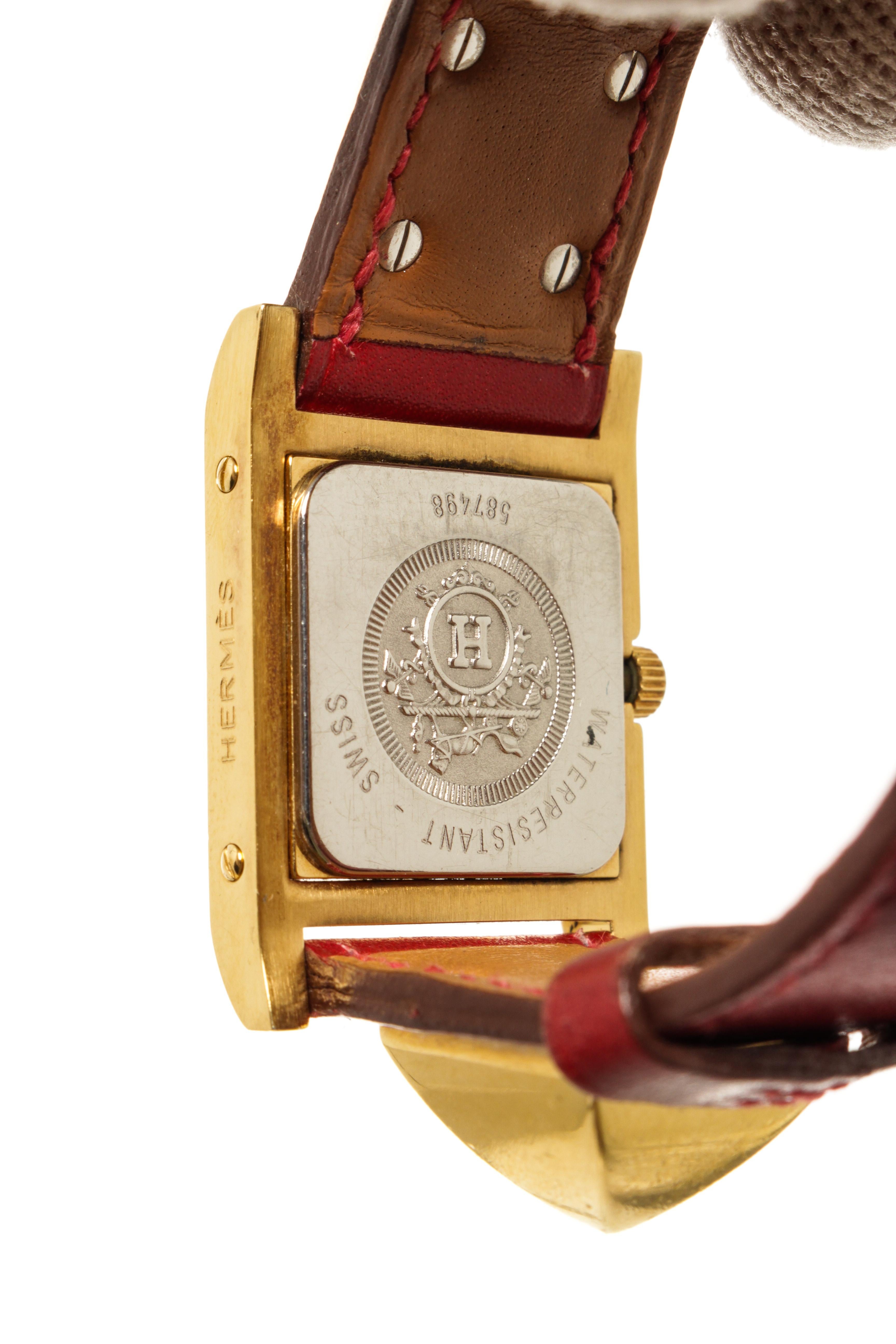 Rote vergoldete und vergoldete Medor-Quarz-Uhr von Hermès 2