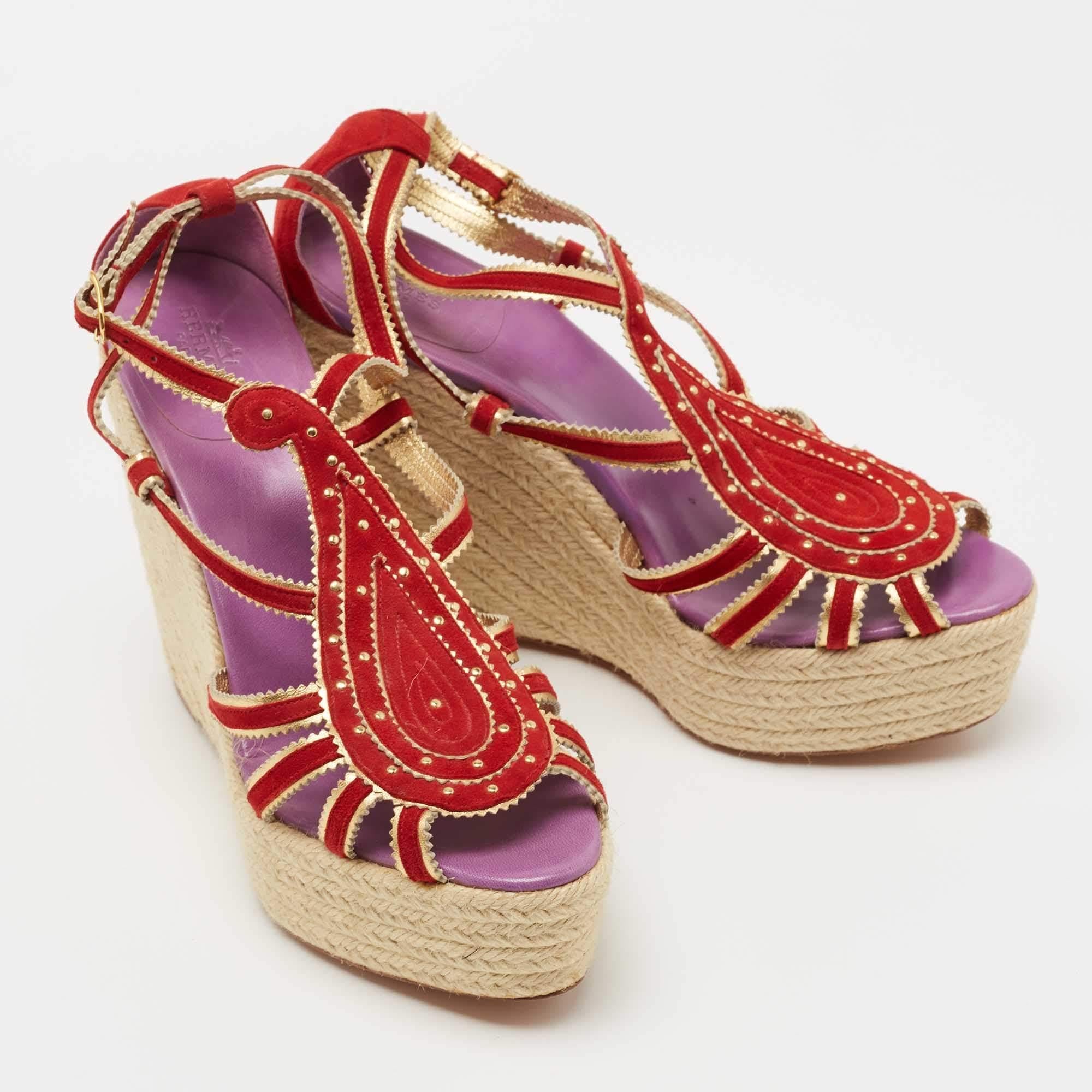 Hermes Red/Gold Suede and Leather Espadrille Wedge Sandals Size 41 In Good Condition For Sale In Dubai, Al Qouz 2