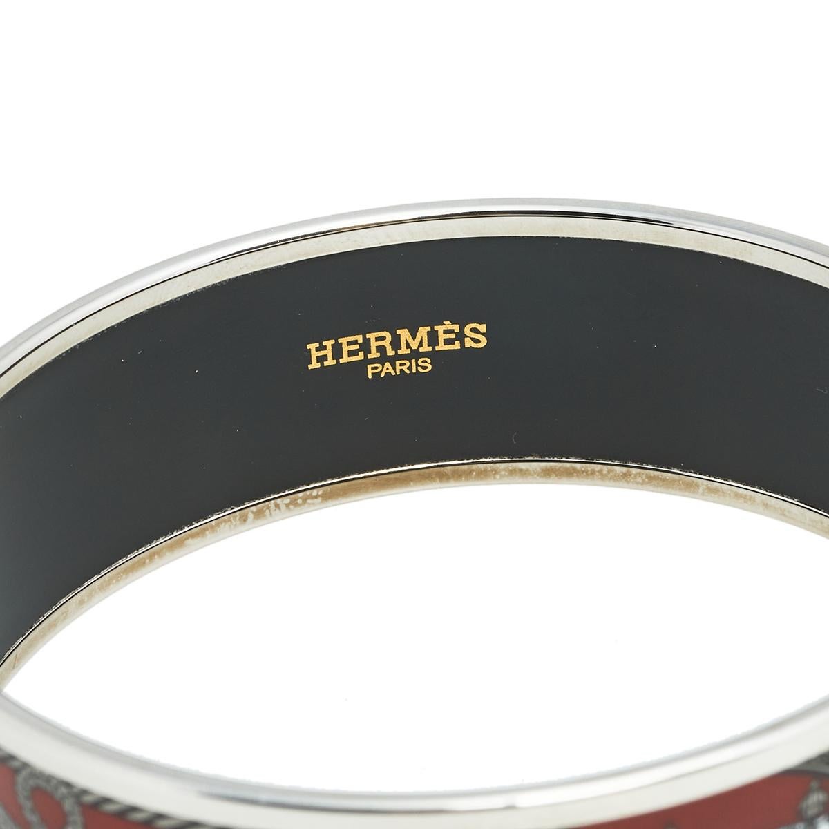 A wide bangle is an easy way to make a style statement no matter the outfit. Here is one such statement piece by Hermes. The palladium-plated bangle has a smooth construction and a grand display of enamel for a luxe end result.

Includes: Original