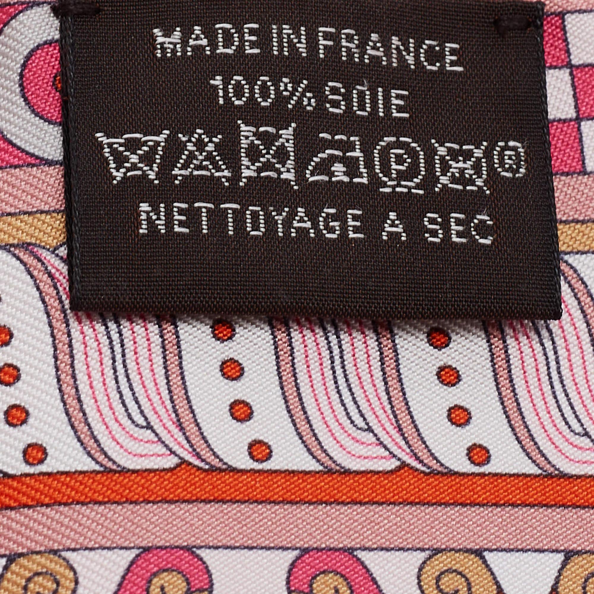 Hermès Red Harnais En Rosace Silk Twilly In Excellent Condition In Dubai, Al Qouz 2