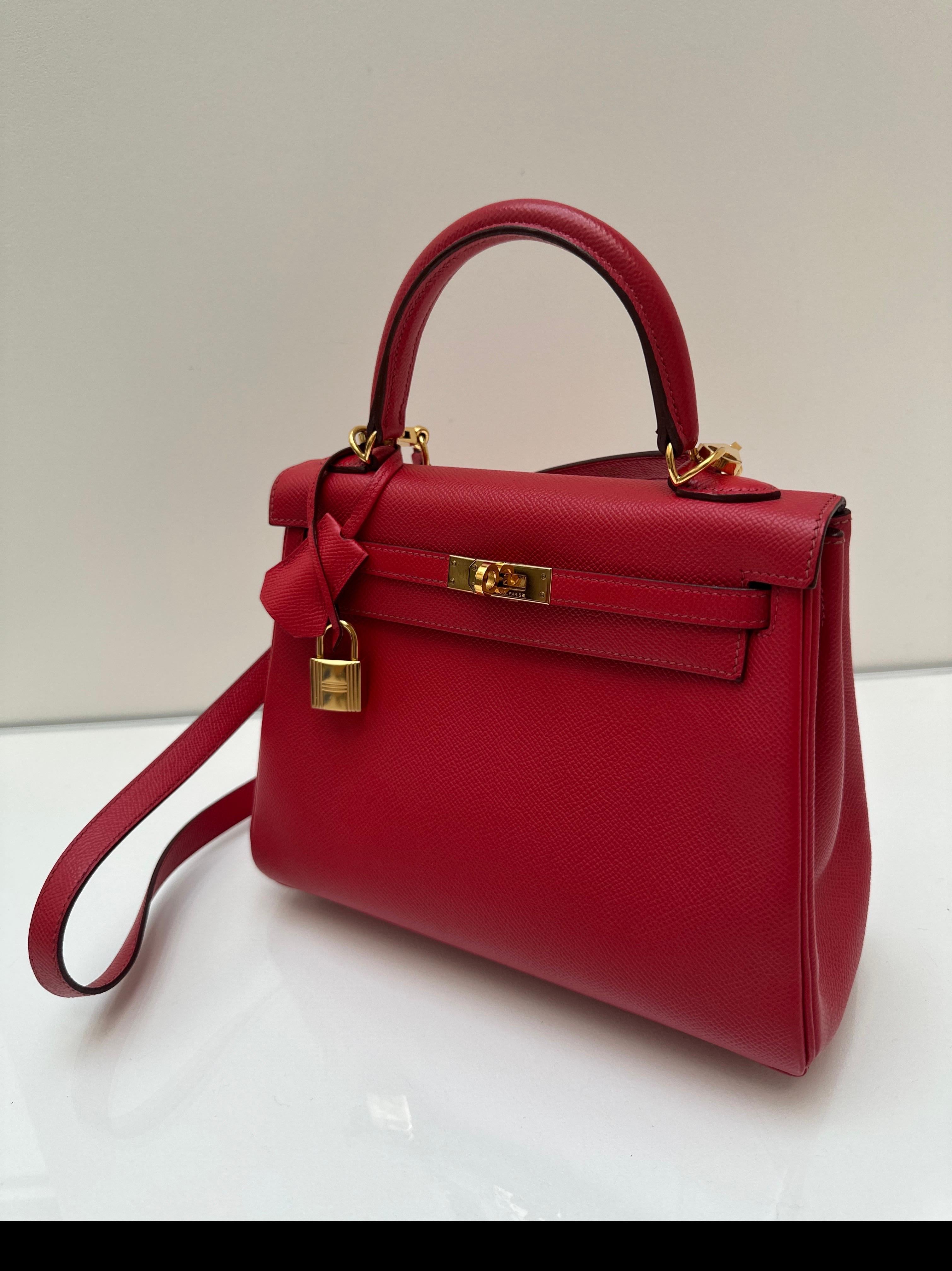 Hermes Rote Kelly 25 Tasche im Zustand „Gut“ in Athens, GA