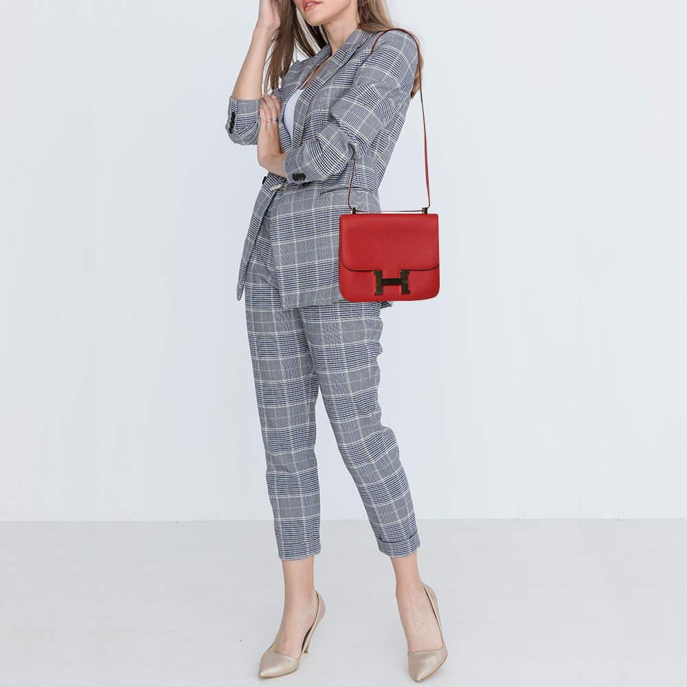 HermÃ¨s handbags are known for their unique designs that emanate the labels elegant flair and the labels immaculate craftsmanship makes their creations last season after season. Here is a stunning bag  meticulously crafted and stitched to