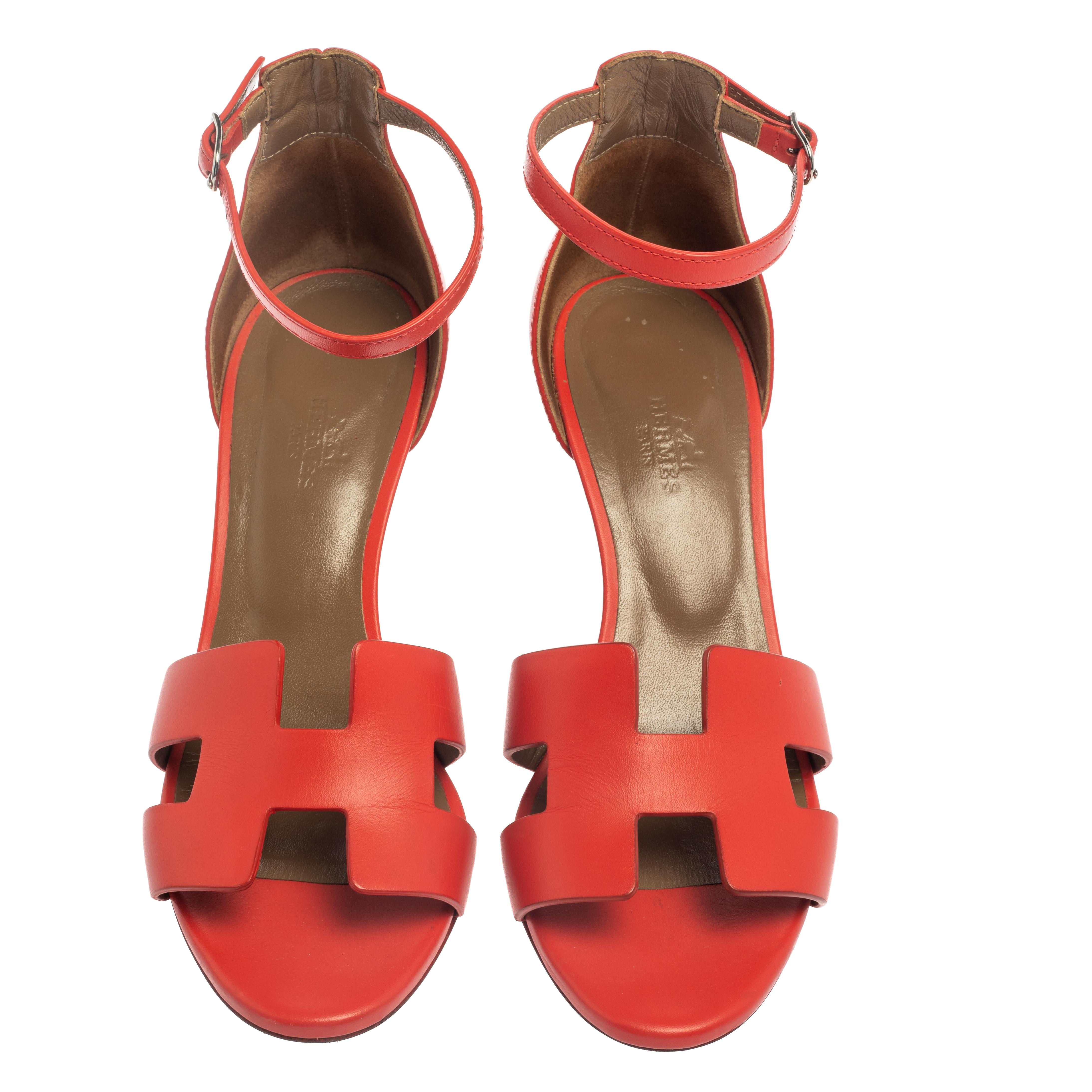 Simple and classic designs never go out of style, especially when a contemporary touch is added with the wedge heels. Hermes' leather sandals come with the iconic H straps on the uppers, open toes, and silver-tone buckles. Comfortable to wear and