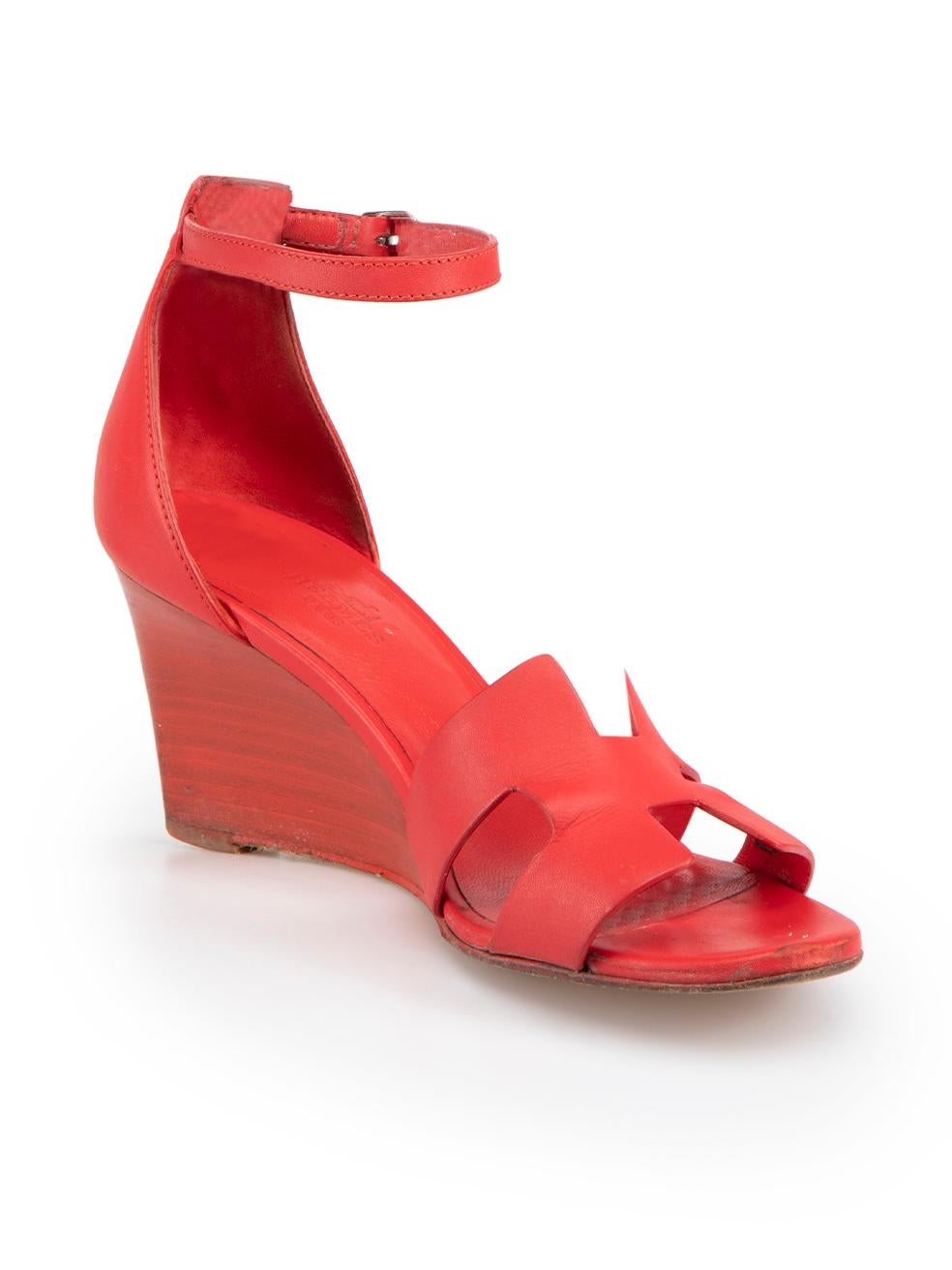 CONDITION is Good. General wear to shoes is evident. Moderate signs of wear to both shoe heels, wedges, uppers and footbeds with dark marks, scratches and abrasions on this used Hermès designer resale item.
 
 Details
 Legend
 Red
 Leather
 Wedge
