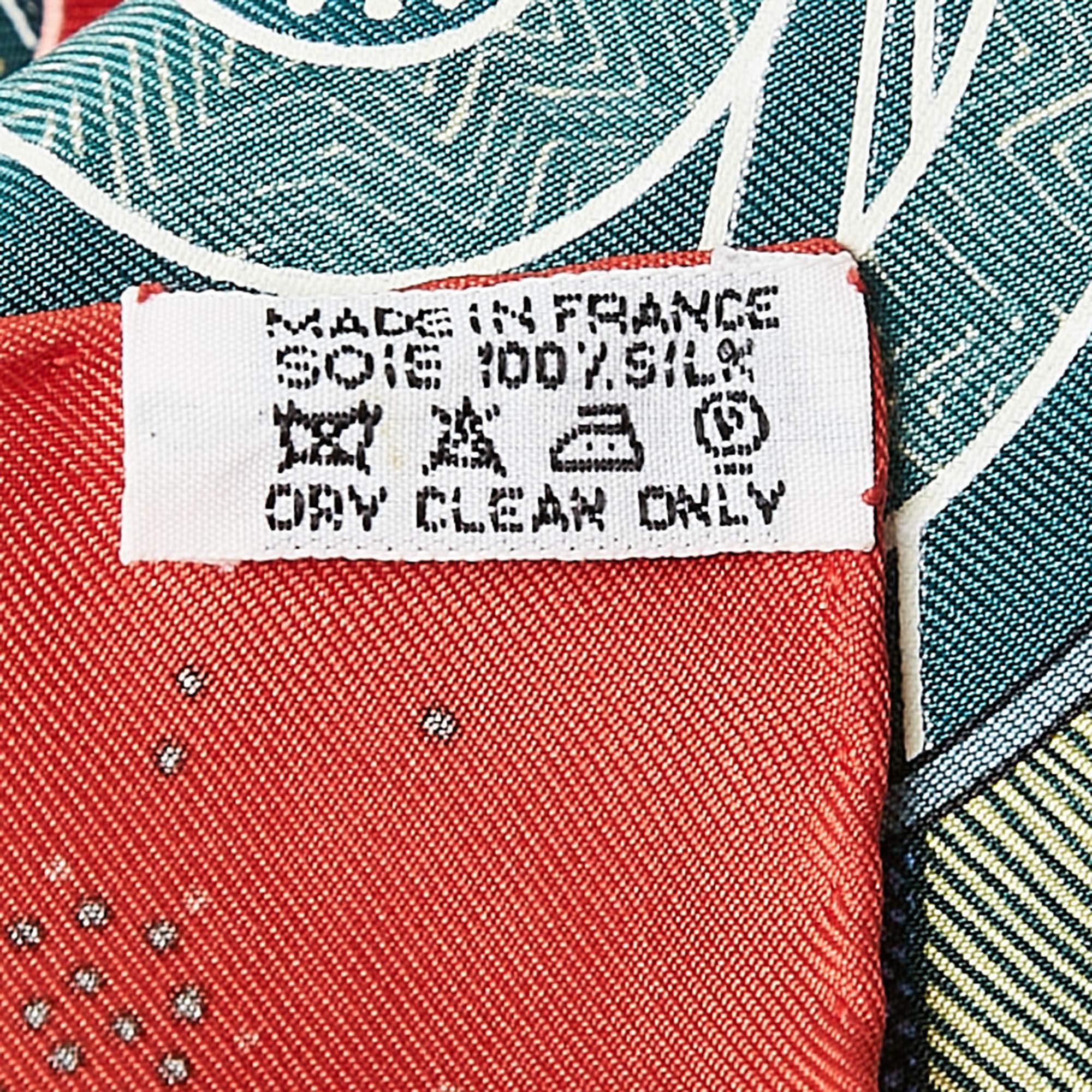 Hermès Red Printed Silk  Reve d'Australie Square Scarf In Good Condition In Dubai, Al Qouz 2
