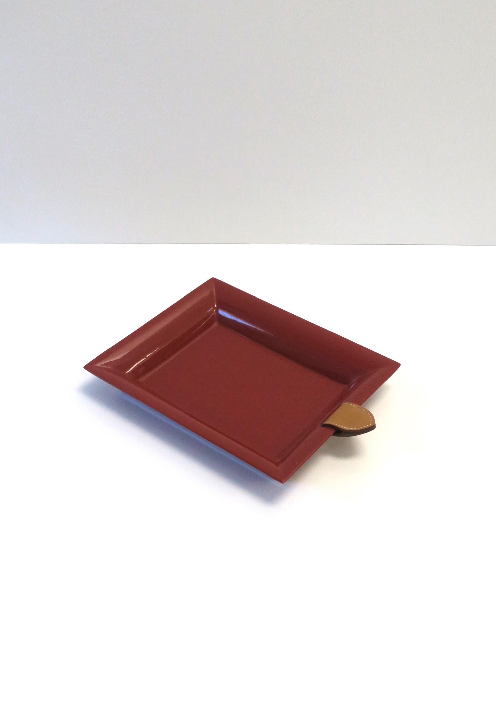Hermès Red Rouge Burgundy Catchall Tablett mit Leder Detail (Lackiert)
