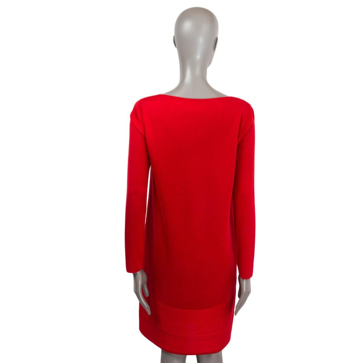 HERMES red silk EPERON D'OR BANDANA BOAT NECK Shift Dress 36 XS In Excellent Condition For Sale In Zürich, CH