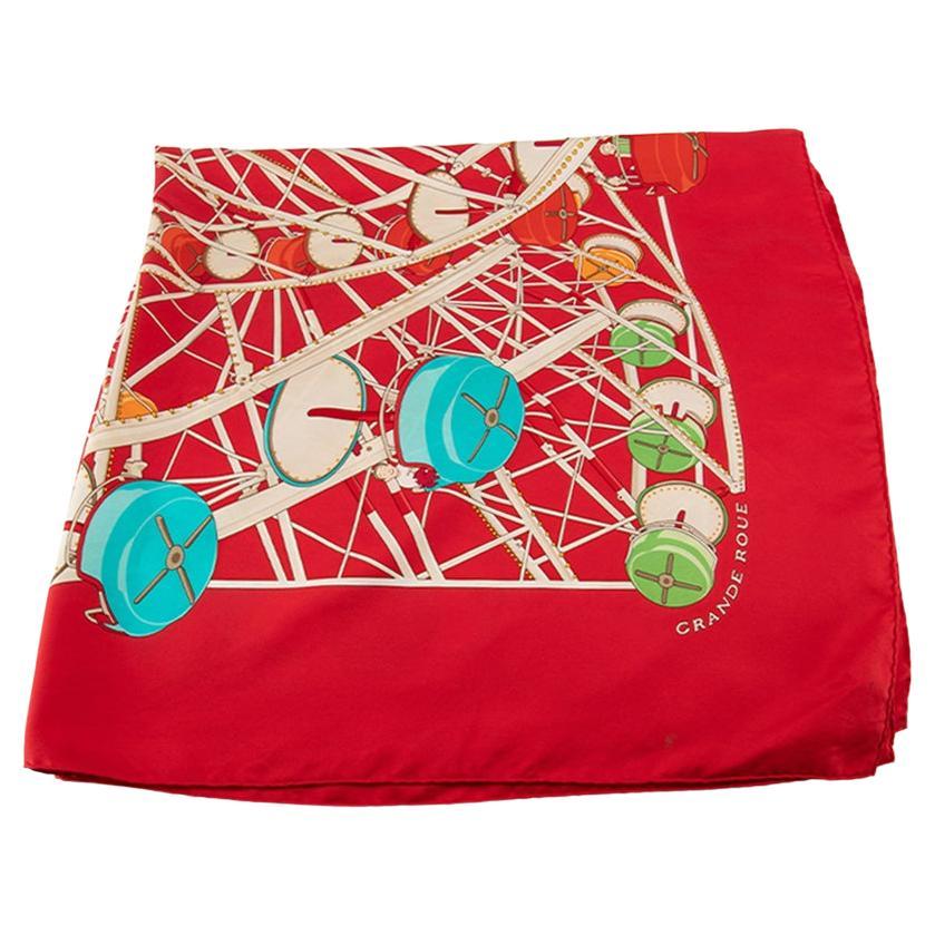 Écharpe carrée imprimée Grande Roue en soie rouge Hermès en vente