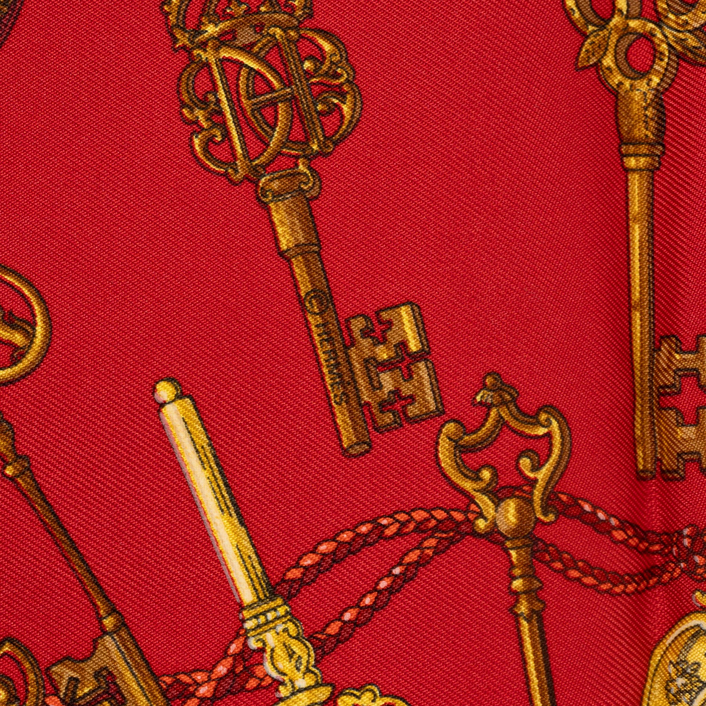 HERMES red silk LES CLES 45 TWILL POCKET SQUARE Scarf In Excellent Condition In Zürich, CH