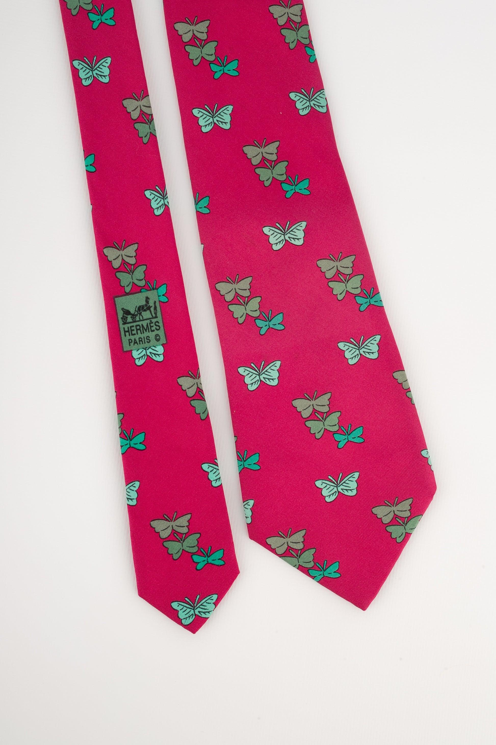 Hermès Red Silk Tie Printed with Butterflies In Excellent Condition For Sale In SAINT-OUEN-SUR-SEINE, FR
