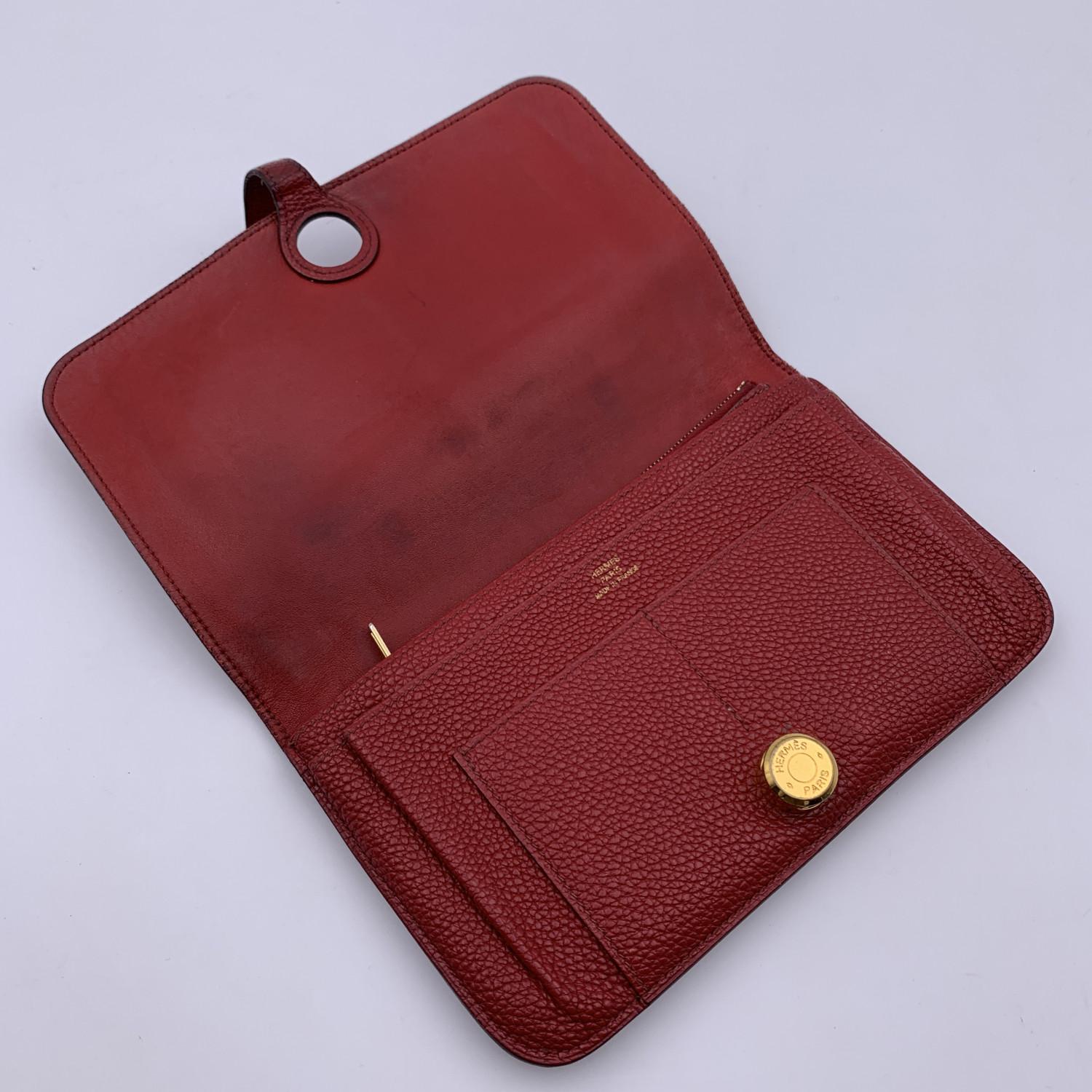 Hermes Red Togo Leather Dogon Duo Bifold Wallet Clou de Selle In Good Condition In Rome, Rome