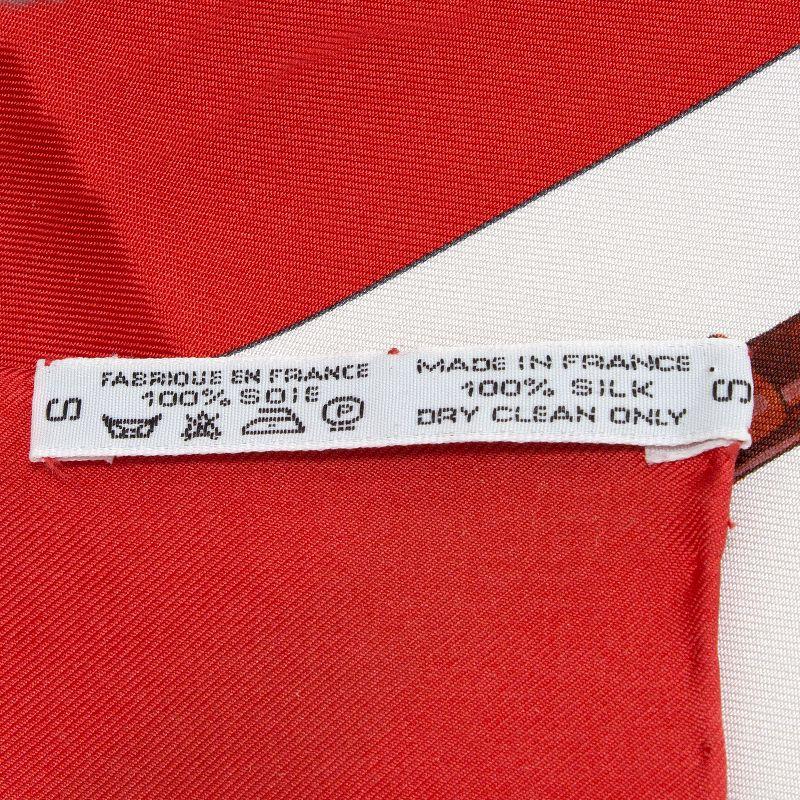 Hermes red white ATTELAGE EN ARBALETE 90 silk twill Scarf In Excellent Condition In Zürich, CH