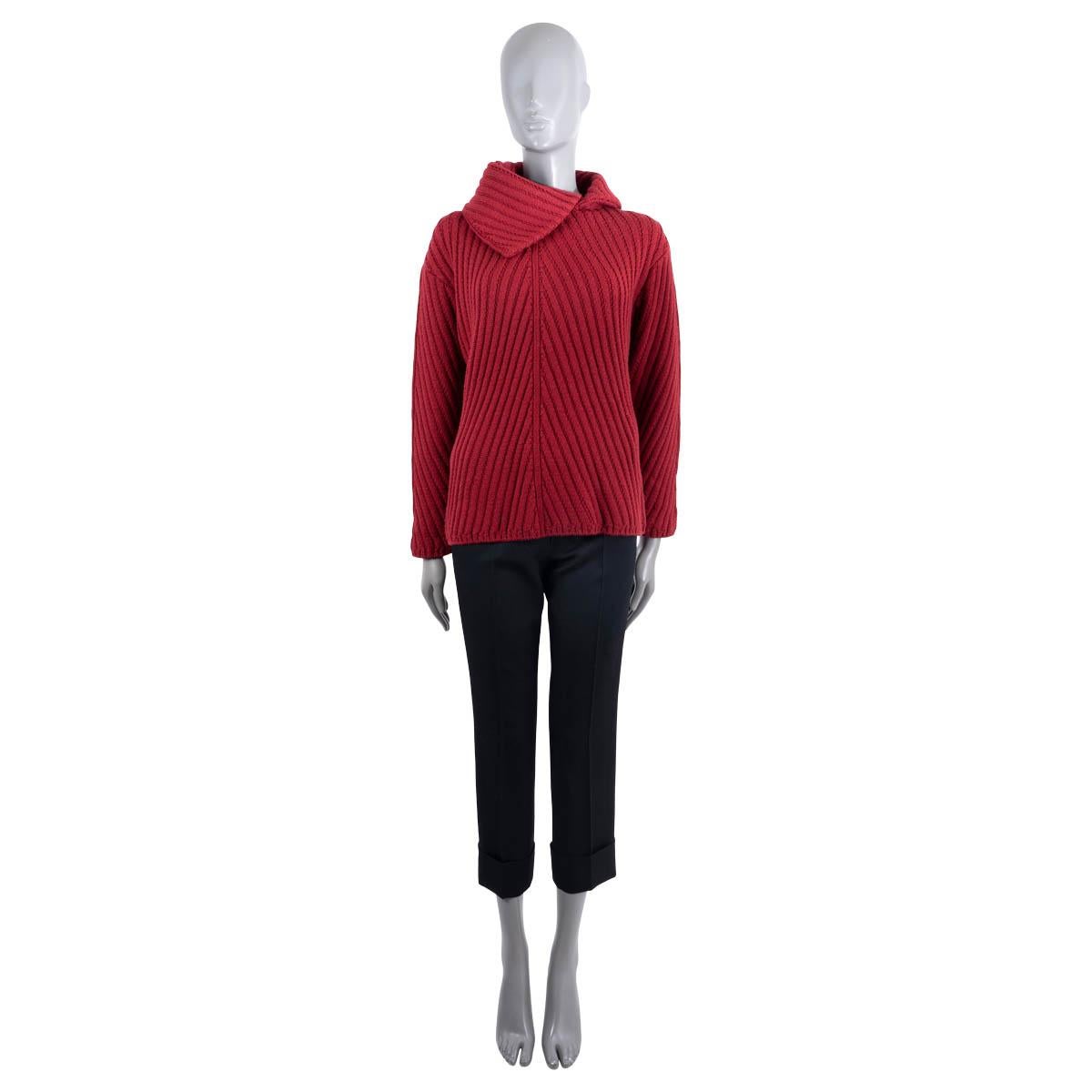 100% authentic Hermès rib-knit sweater in dark red wool (100%). Features an asymmetric fold-over collar and diagonal rib-knit pattern. Unlined. Has been worn and is in excellent condition. 

2019 Pre-Fall

Measurements
Tag Size	36
Size	XS
Shoulder
