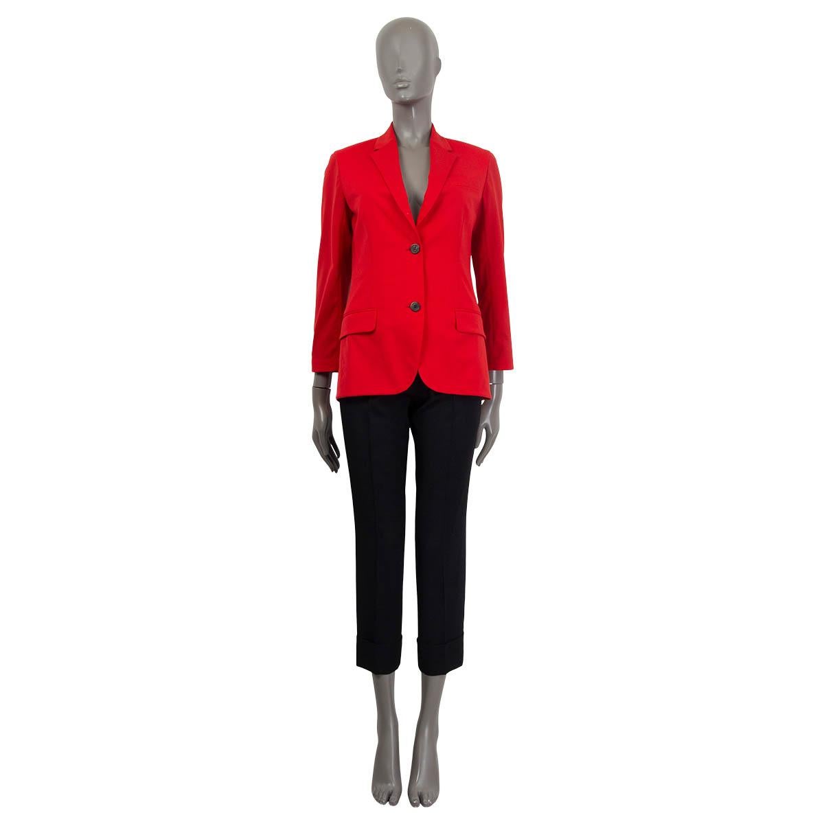 100% authentic Hermès notch collar blazer in red virgin wool (100%). Features slits at the back, a chest pocket and two sewn shut flap pockets on the front. Opens with two buttons on the front. Unlined. The inside seam of the hemline comes off, can