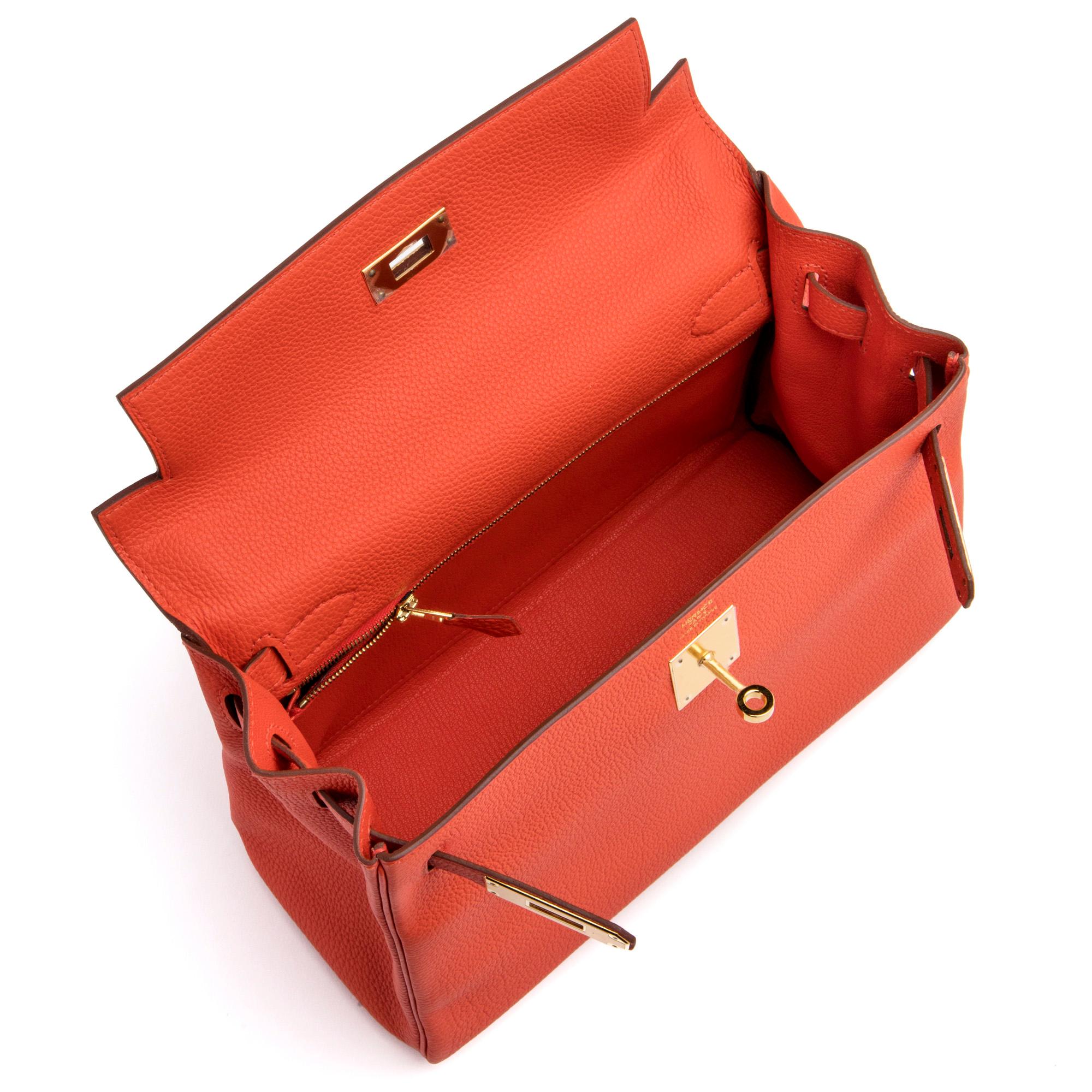 Hermés Retourne Capucine Kelly 28cm In Excellent Condition For Sale In New York, NY