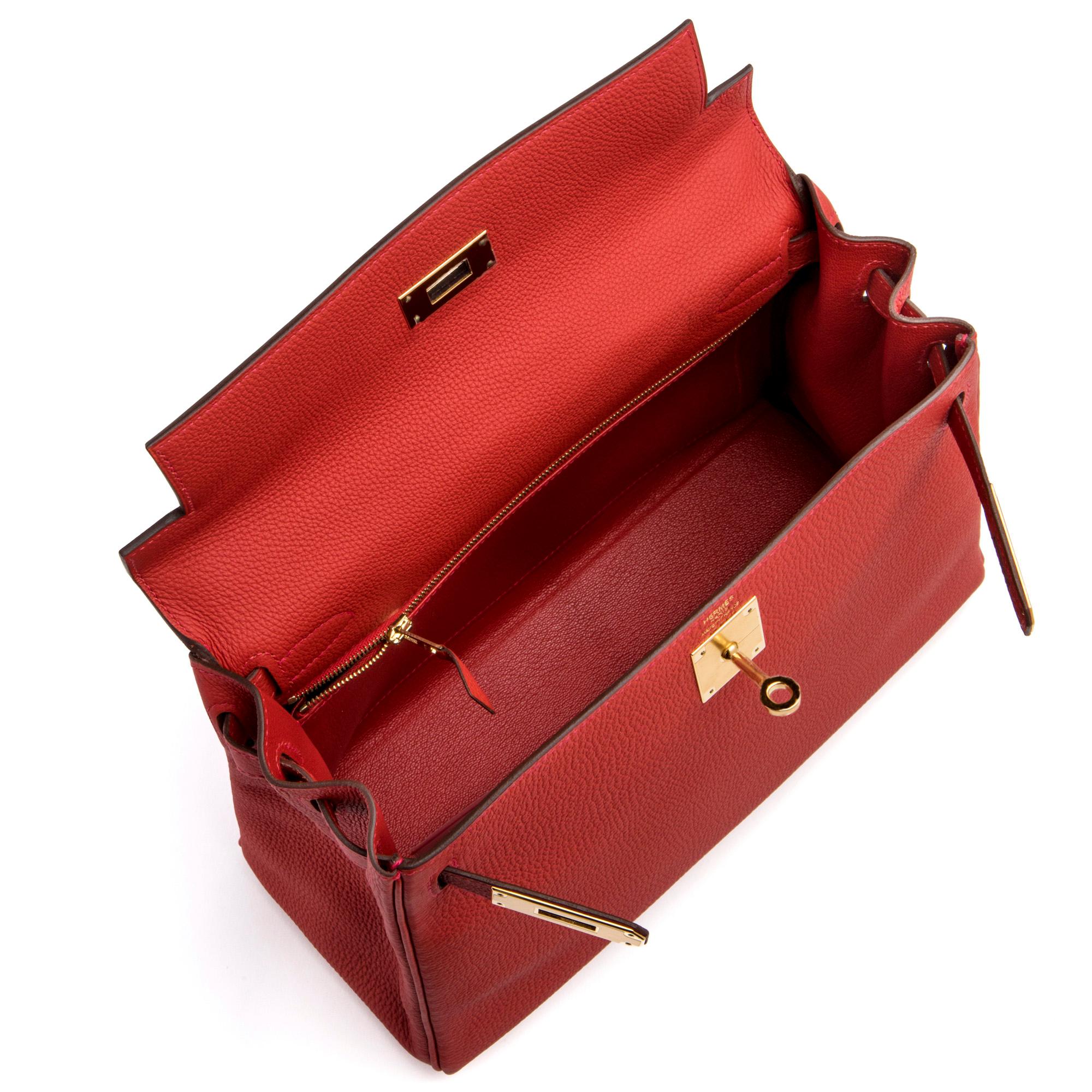Hermés Retourne Geranium Kelly 28cm In Excellent Condition For Sale In New York, NY
