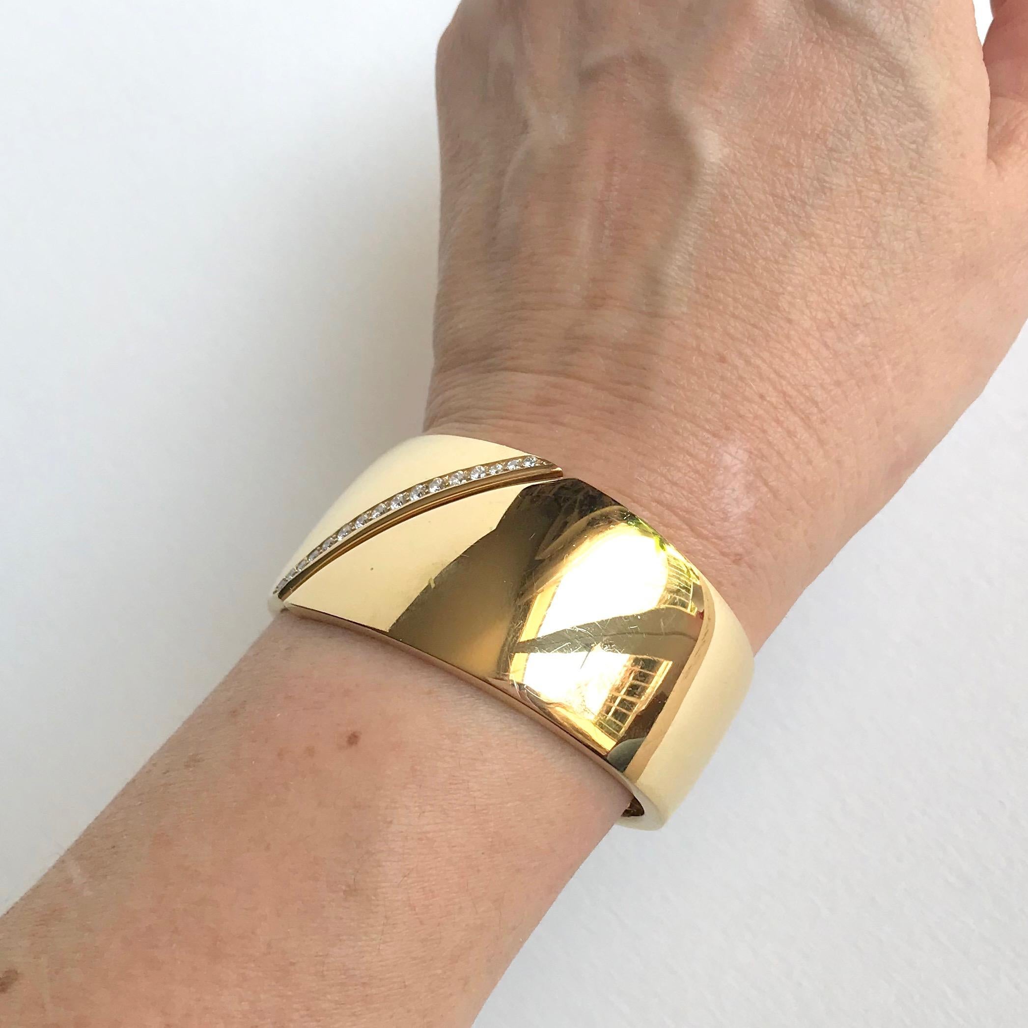 Brilliant Cut Hermes Bracelet in 18 Carat Yellow Gold and Line of Diamonds For Sale