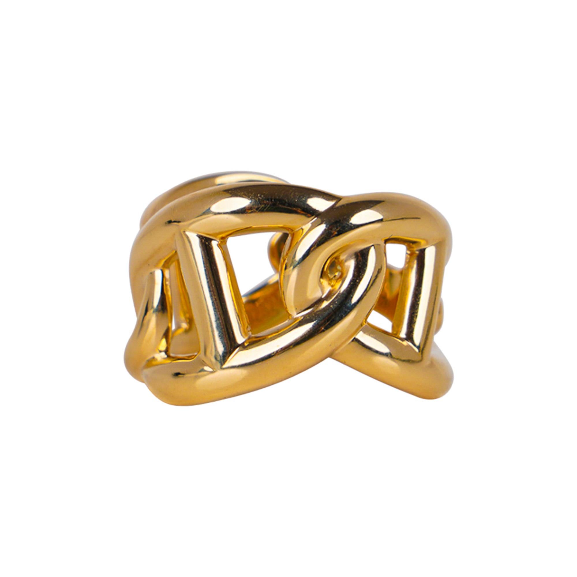 Guaranteed authentic Hermes 18K Yellow Gold Chaine d'Ancre ring.
Three iconic Hermes links placed at angles. Rare to find.
A beautiful and timeless piece.
NEW or NEVER WORN.
final sale

SIZE 51

CONDITION:
NEW or NEVER WORN