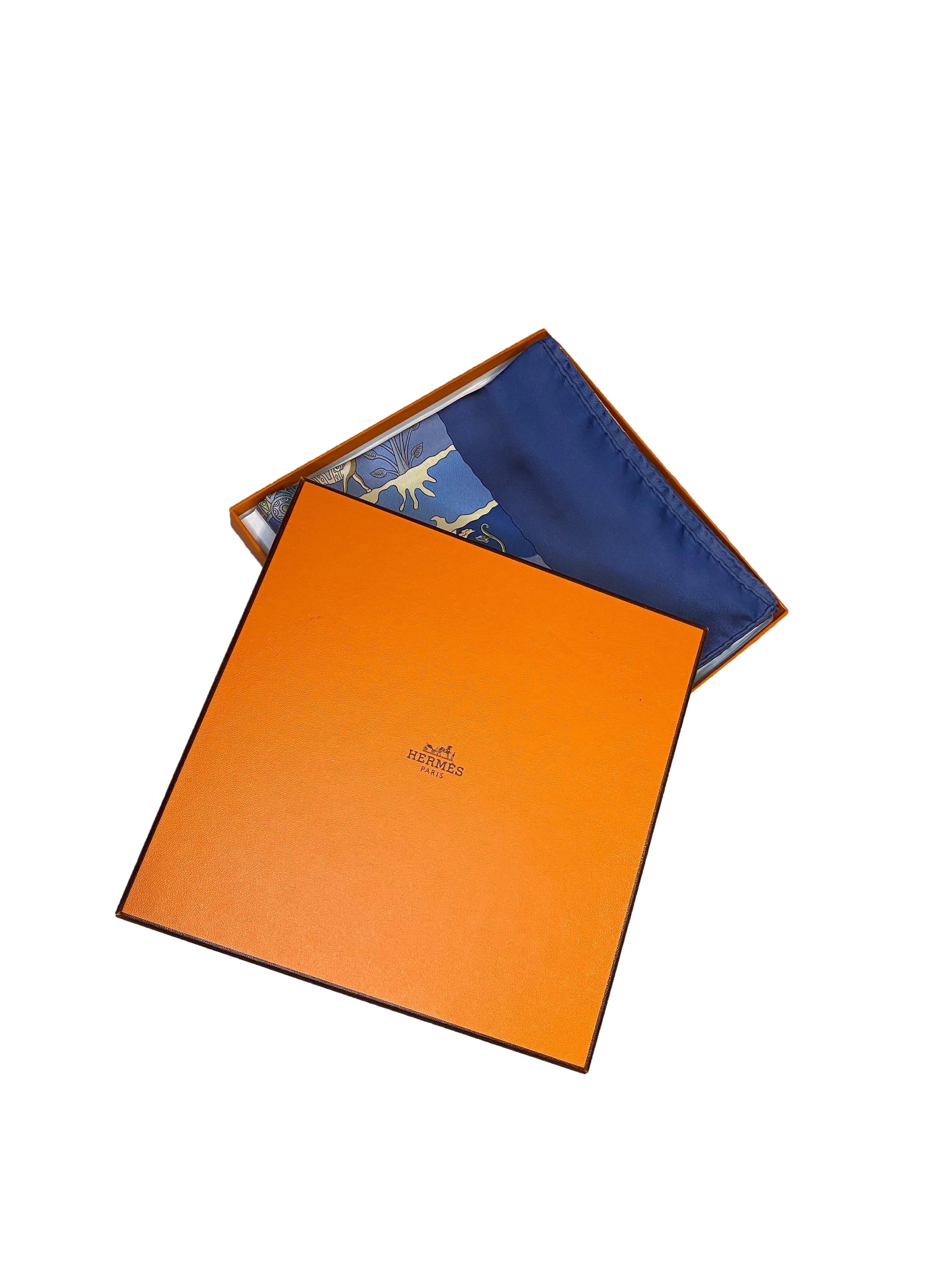 Hermes 'Rives Fertiles' Silk Scarf 90cm x 90cm Gris en venta