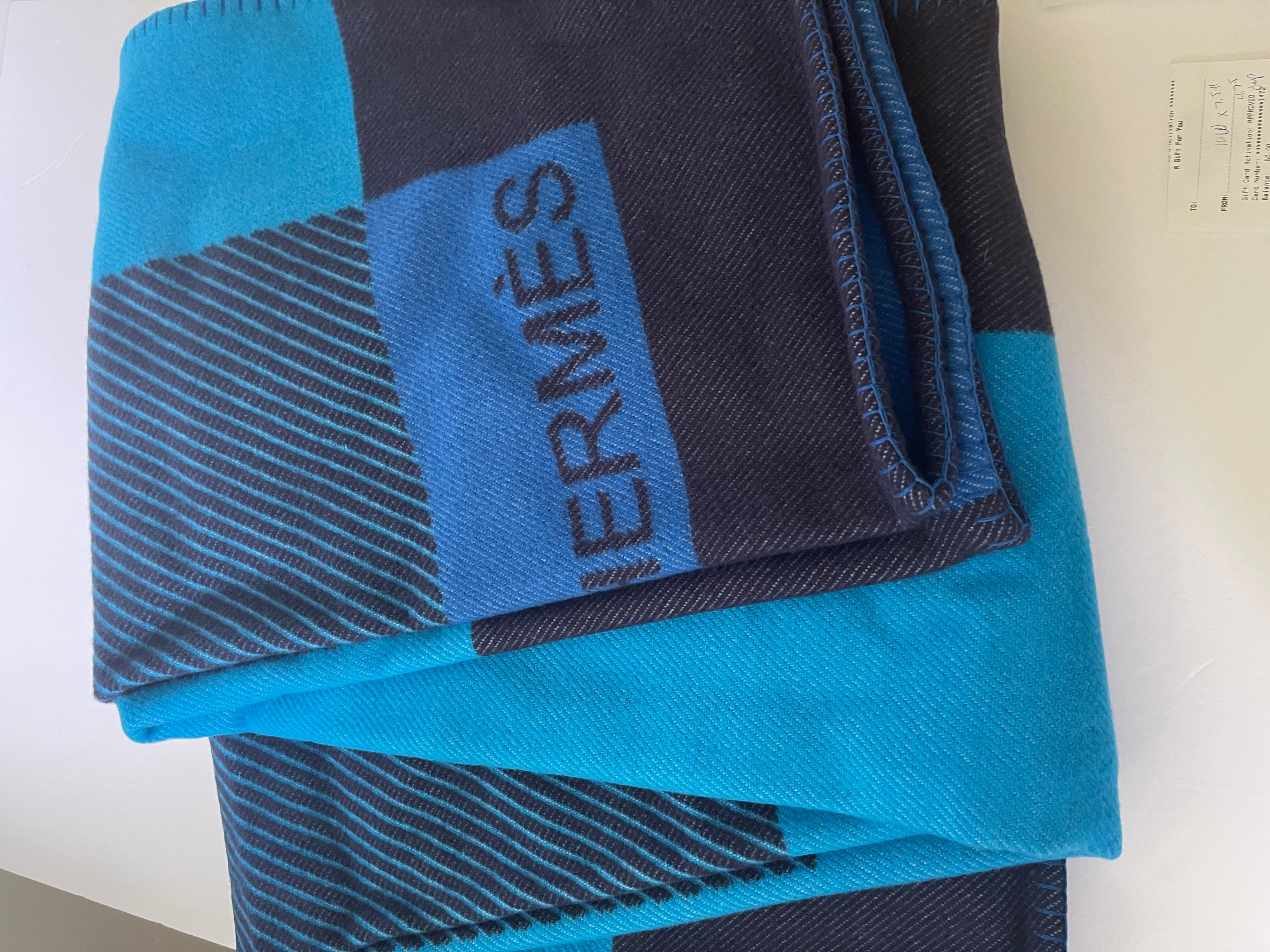 CONDITION
New With Tags

DESCRIPTION
Hermes Blanket in jacquard woven wool and cashmere (90% Merinos wool and 10% cashmere)
Finished with blanket stitch

Made in Scotland

Designed by Hermes Studio
Brand New in Hermes Box





Color: Blue paon
