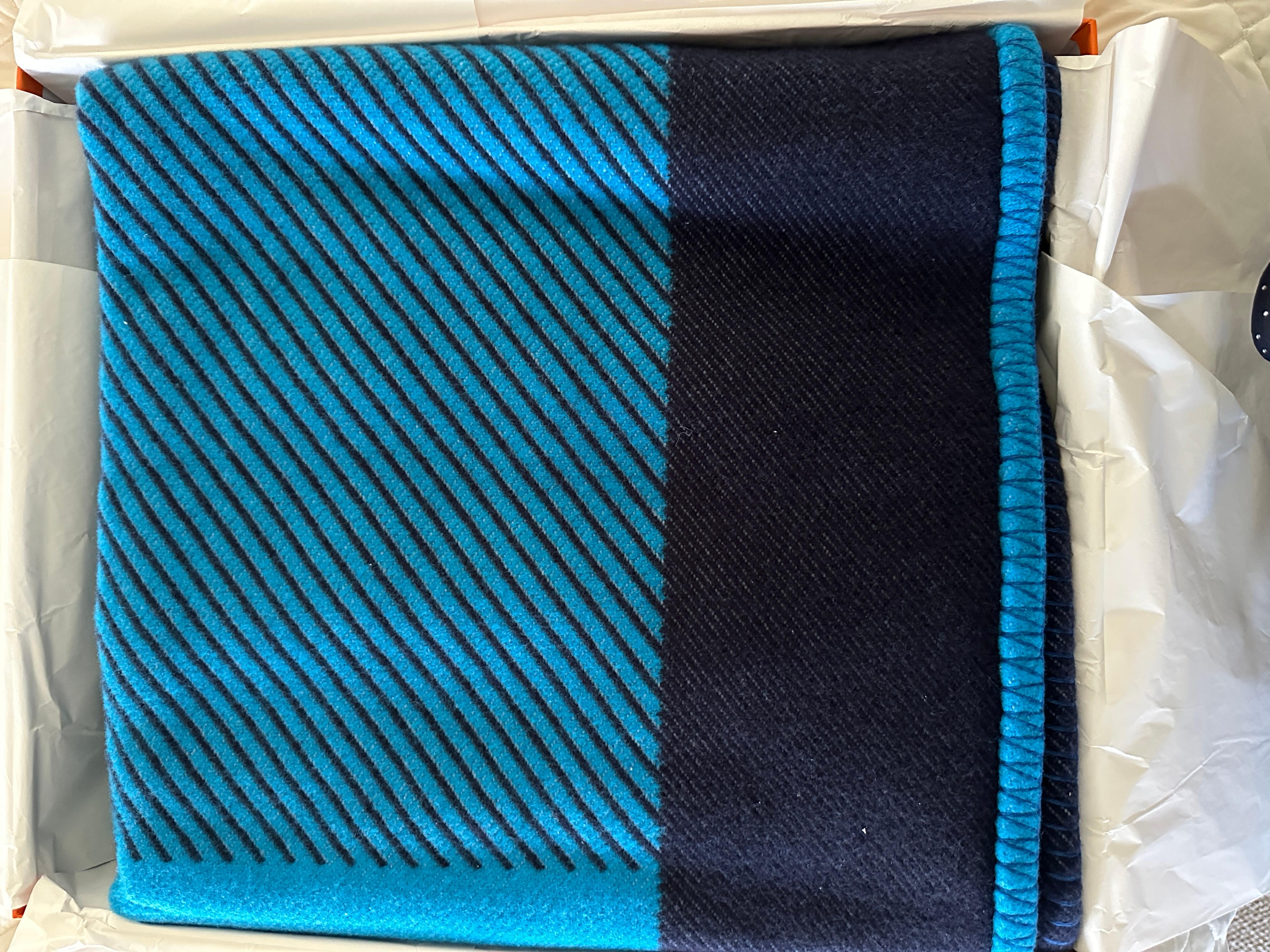 Hermes Riviera Blanket Blue Paon Cashmere Blend New In New Condition In West Chester, PA