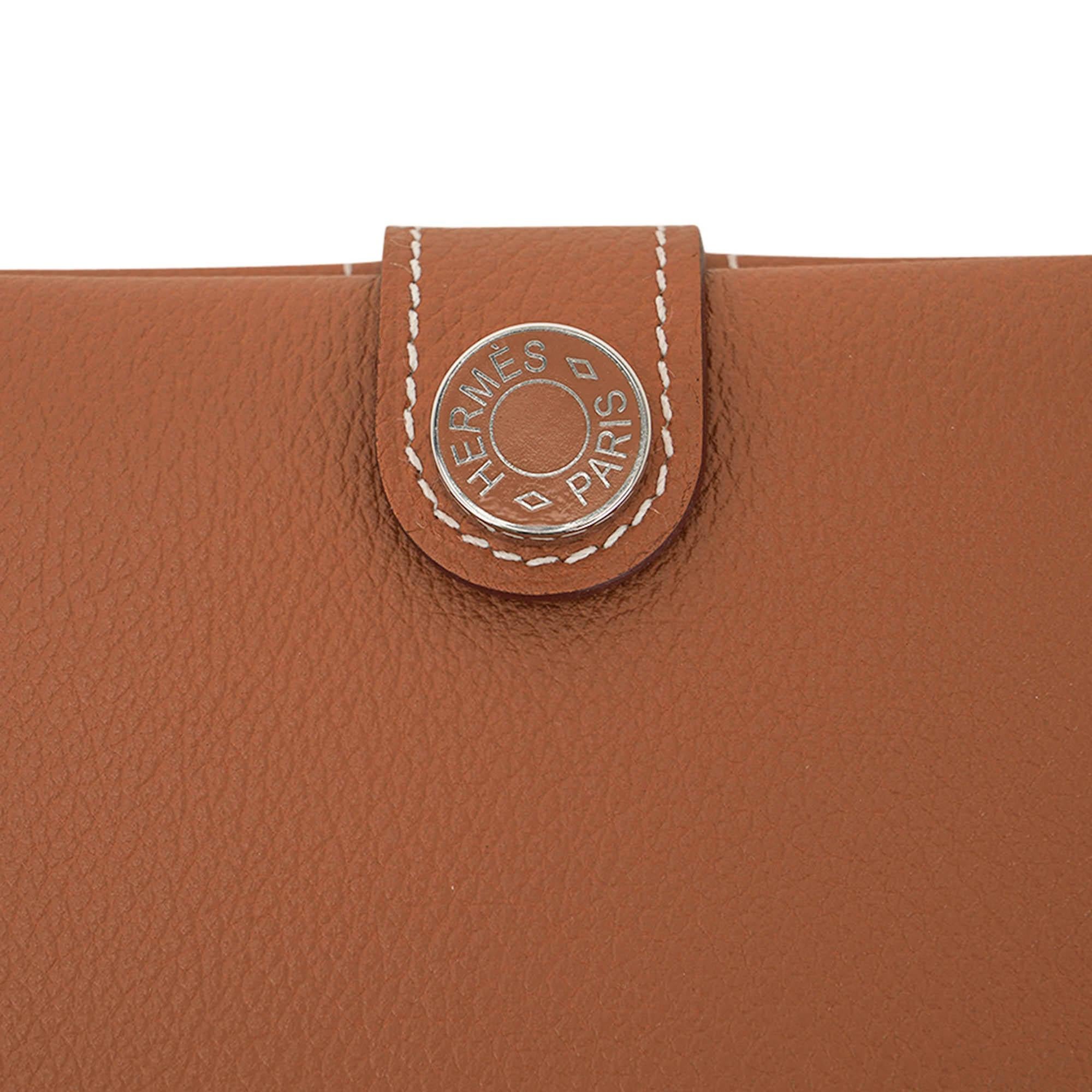Mightychic offers an Hermes R.M.S. Passport Holder featured in Gold.
In beautiful Evercolor calfskin leather - a small, satiny grain with suppleness.
Snap closure with lacquered palladium plated Clou de Selle.
Comes with signature Hermes box.
New or