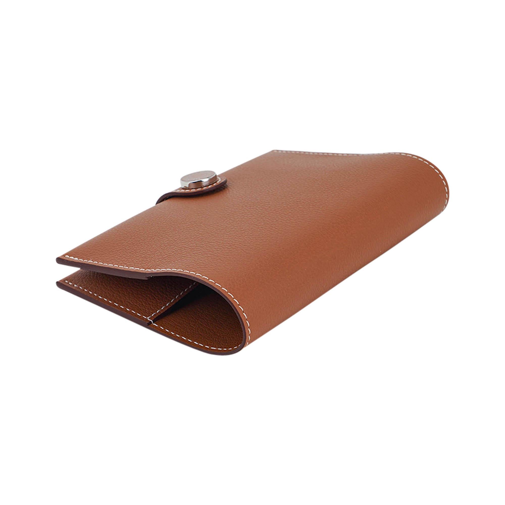 Hermes R.M.S. Passport Holder Gold Evercolor Calfskin In New Condition For Sale In Miami, FL