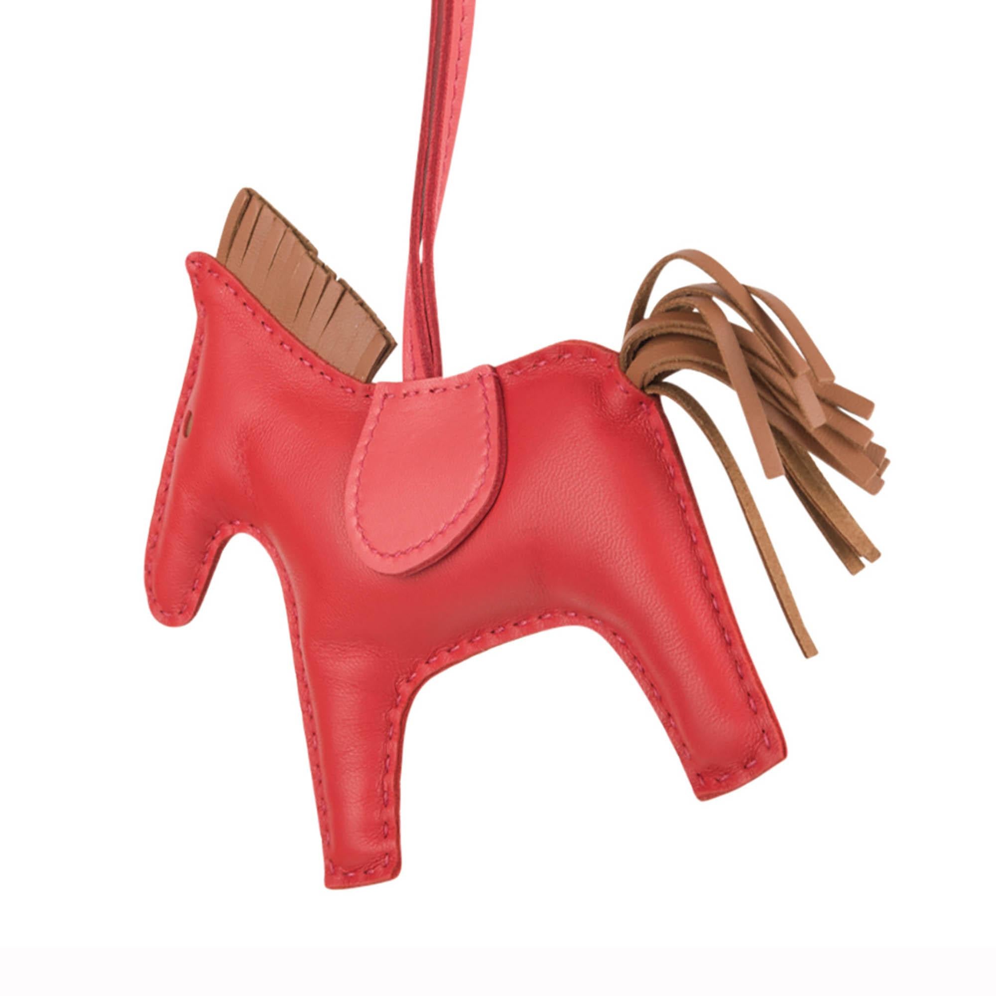 Mightychic offers an Hermes Rodeo bag charm MM featured in Rose Indien, Bougainvillea and Gold.
Saddle and holder are Bougainvillea.
Skin is lamb Milo
Signature HERMES PARIS MADE IN FRANCE is stamped under saddle.
Comes with signature Hermes orange