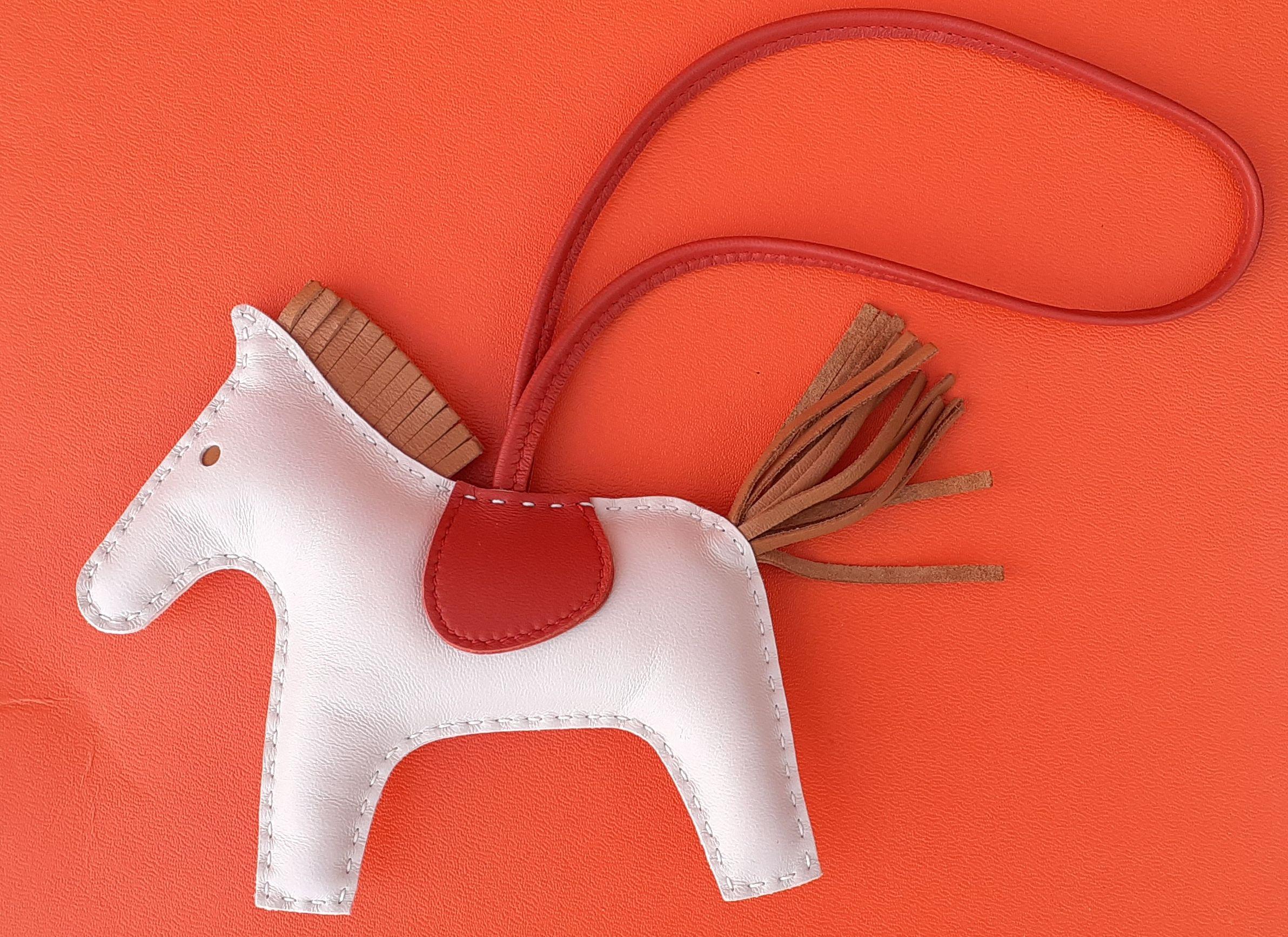 Beautiful Authentic Hermès Charm

Pattern: Horse

Called 