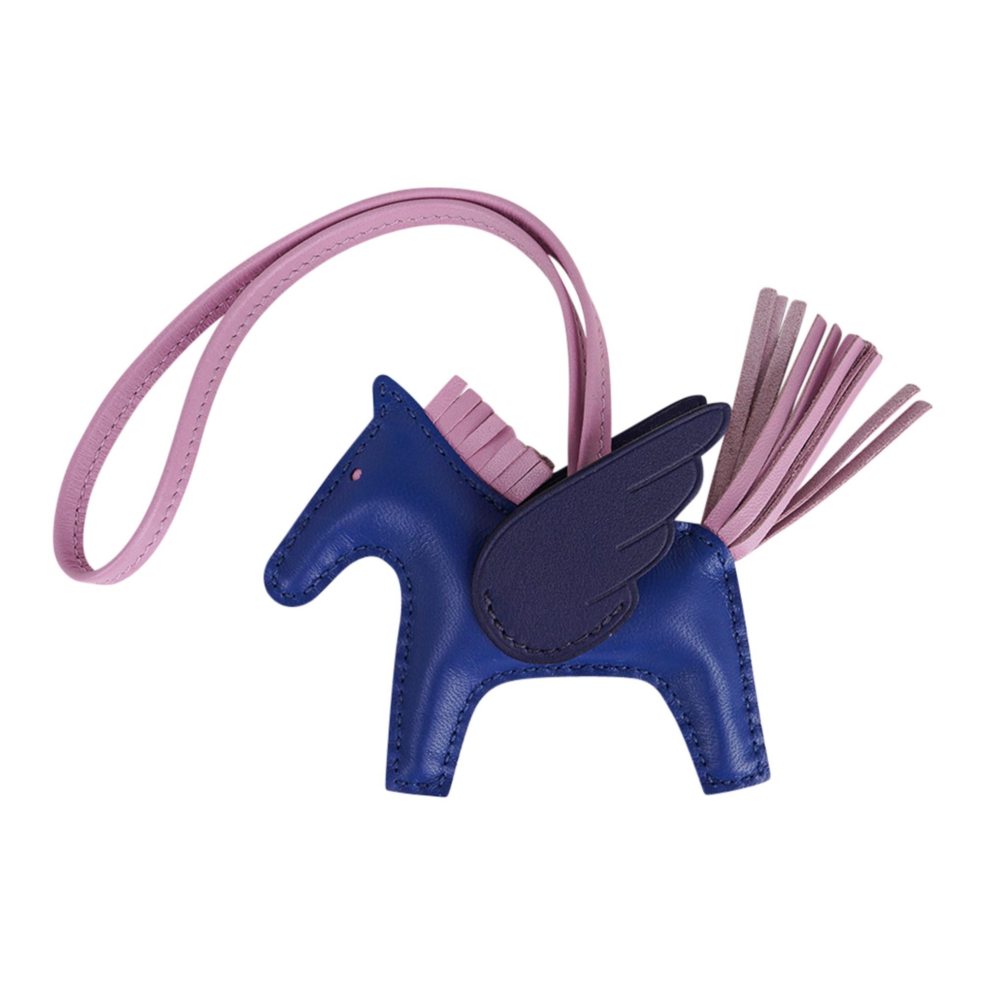 Mightychic offers an Hermes Grigri Pegase Rodeo MM featured in Bleu de France, Mauve Sylvestre and Bleu Saphir.
Charming and playful she easily adorns a myriad bag colours in your fabulous collection.
Leather is lambskin Milo.
Signature HERMES PARIS