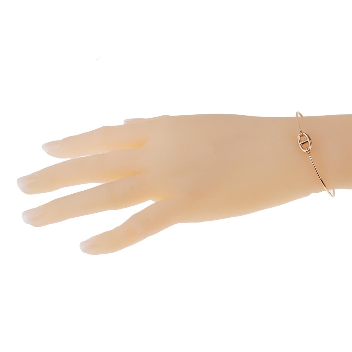 Add this fabulous Hermes Ronde rose gold bracelet to your stack. By Hermes, this round skinny bangle, elegant and simple, is made in solid 18kt rose gold. Featuring their signature Chaine d'Ancre motif.

