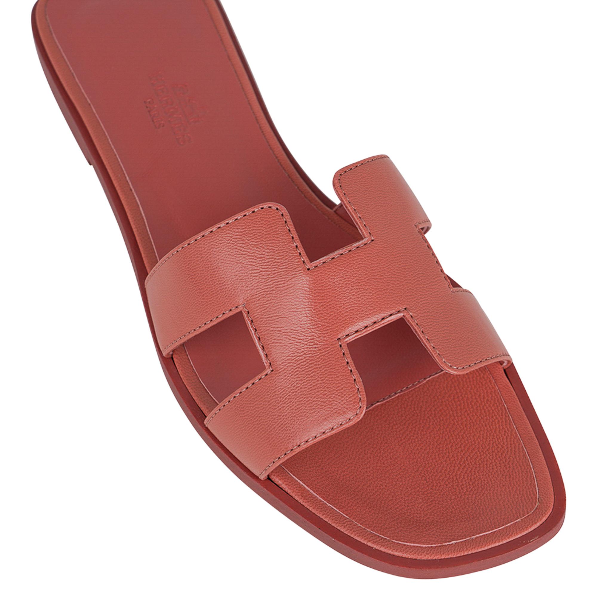 Mightychic offers a pair of Hermes Oran exquisite Rose Aube slides.
The iconic top stitched H cutout over the top of the foot.
Embossed calfskin in sole.
Wood heel with leather sole.
Comes with sleepers and and signature Hermes box.
NEW or NEVER