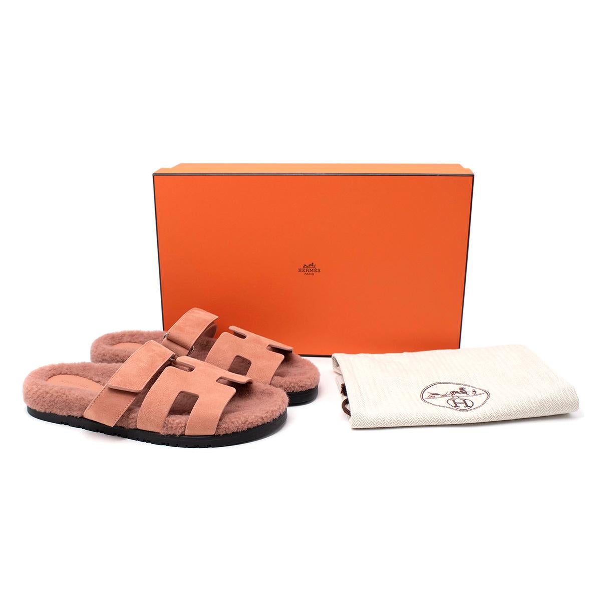 Hermes Rose Aube Shearling Chypre Sandal 

- Techno-sandal in Rose Aube suede goatskin with woolskin shearling lining
- Black rubber sole
- Adjustable velcro straps.
- Age Z 2021
- Original box and dust bags included 

Materials:

- Rubber sole
-