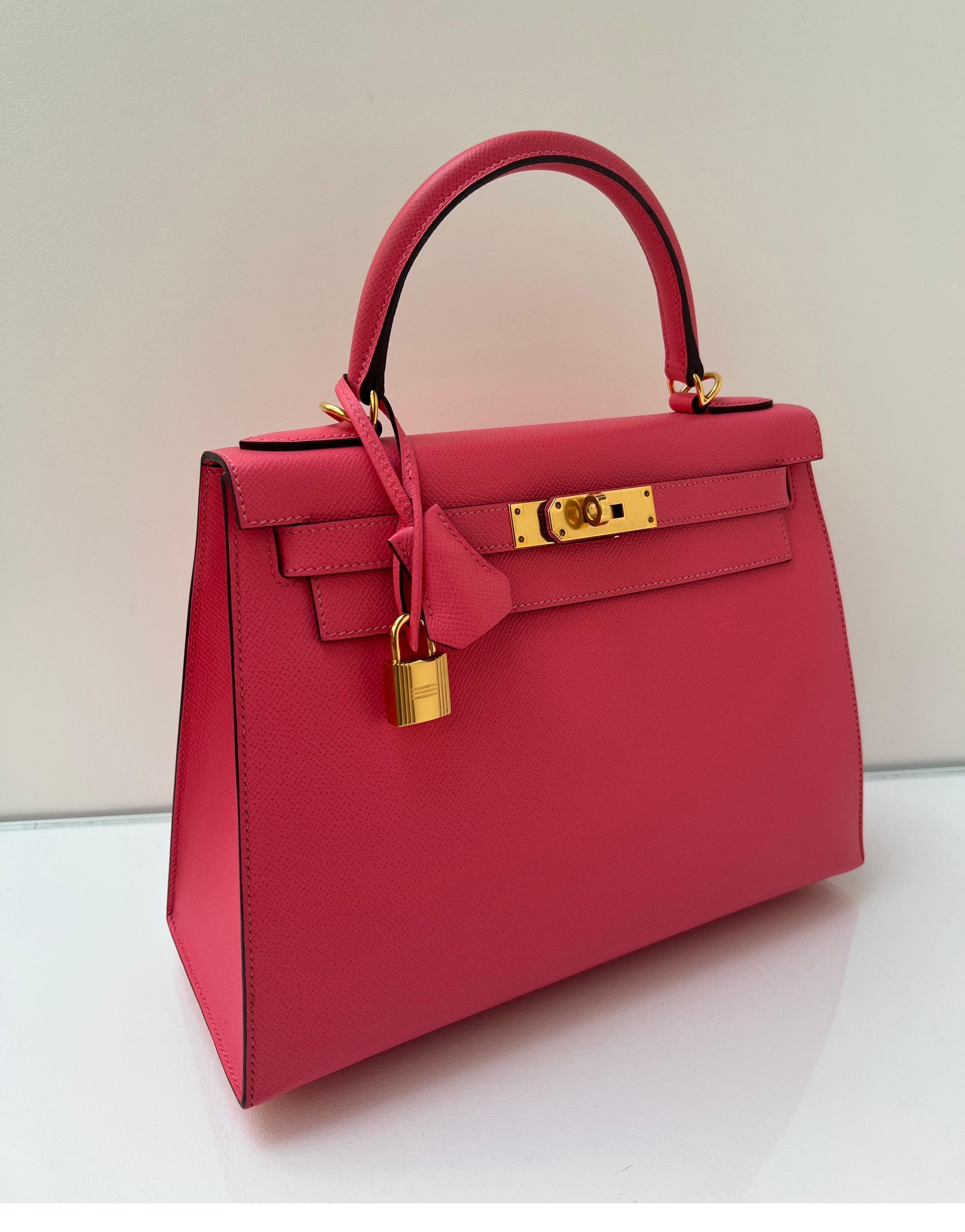 Hermes Rose Azalea Kelly Sellier 28 Bag In Good Condition In Athens, GA