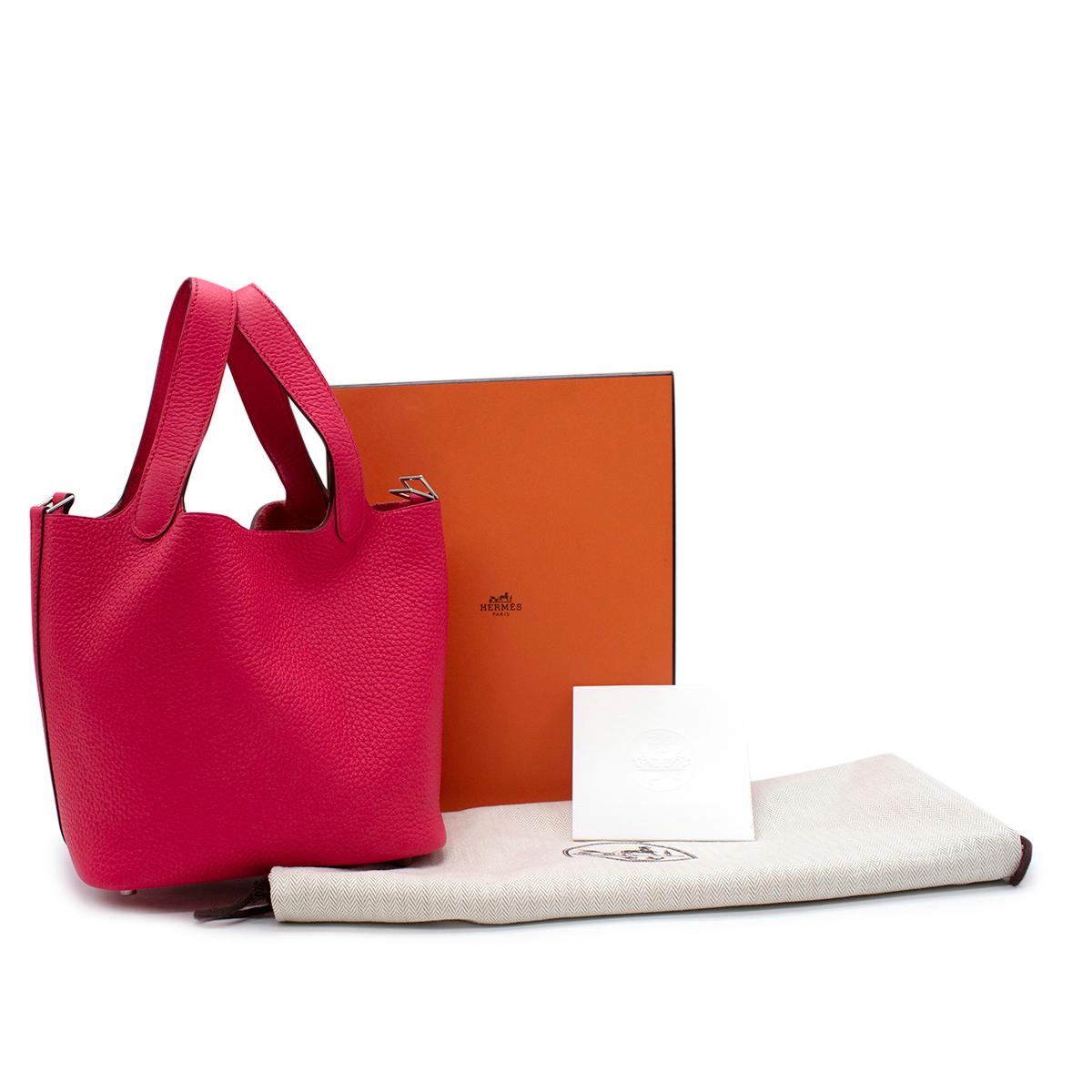 Hermes Rose Extreme Clemence Leder Picotin Schloss 18 PHW

- Alter Z - 2021 
- Offizielle Farbe Rose Extreme
- Palladium beschichtete Hardware
- Inklusive Originalverpackung und Staubbeutel mit Clochette-Schloss und