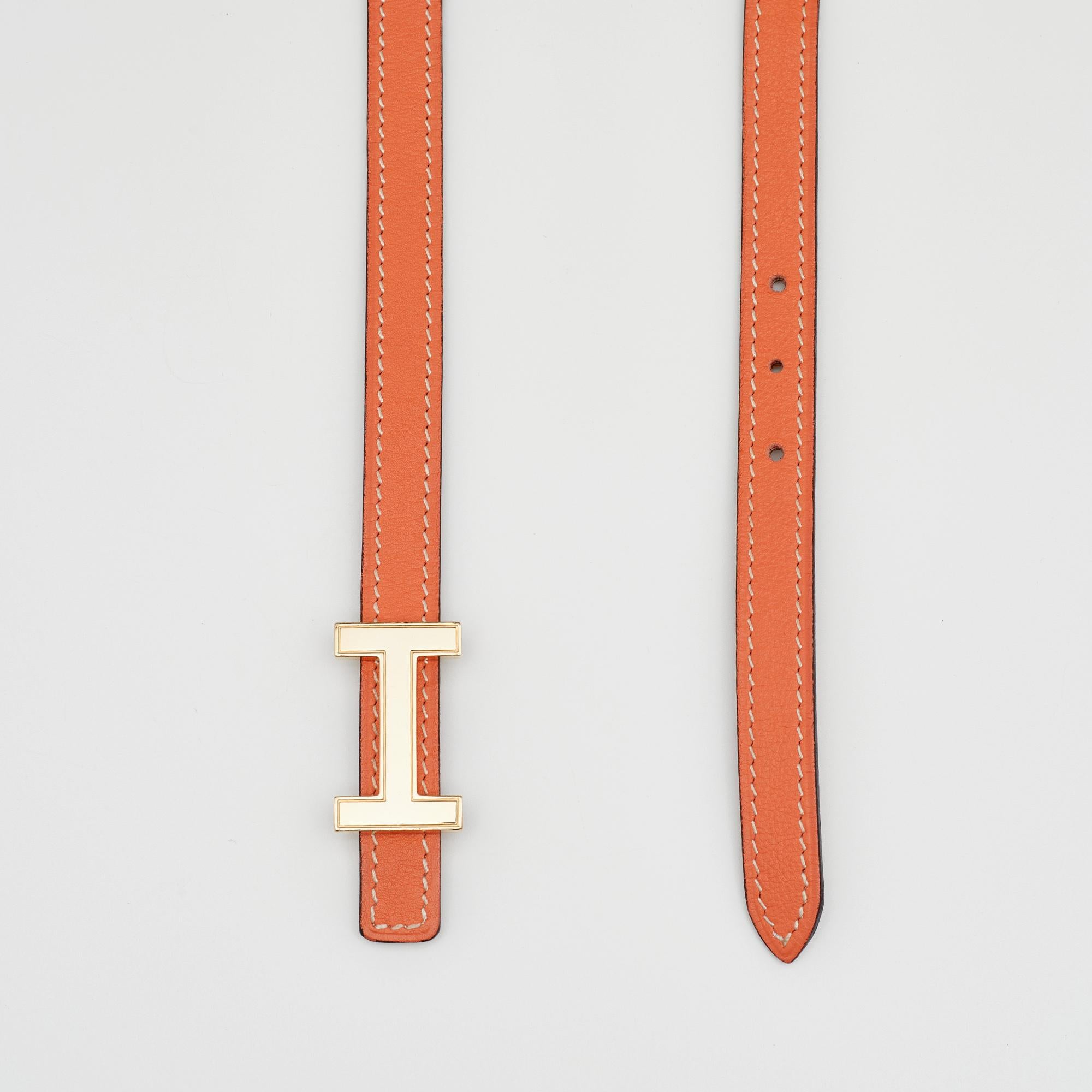 This Hermes buckle belt is a must-have for all the fans of the iconic and timeless brand. It is expertly designed from luxe leather and flaunts the 'H' logo lettering in gold tone on the front. This chic accessory can be styled with everything from