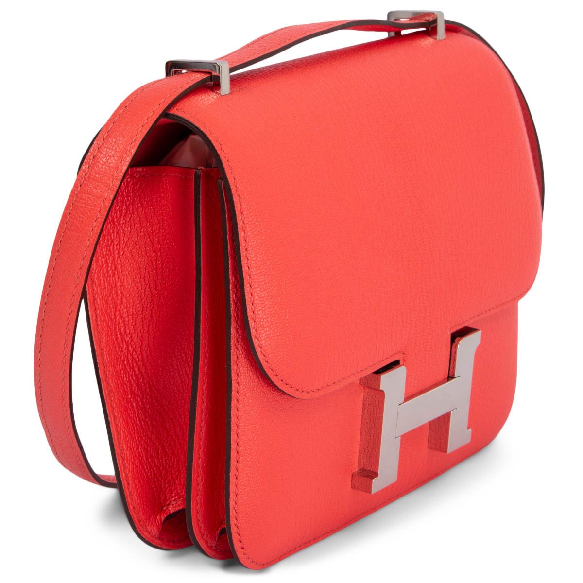 100% authentic Hermès Constance 18 mini shoulder bag in Jaipur Chèvre Mysore leather. Palladium H-Buckle closure. Lined in Veau Swift leather. Inside is divided into two compartments with an open pocket against the front and back. Has been carried